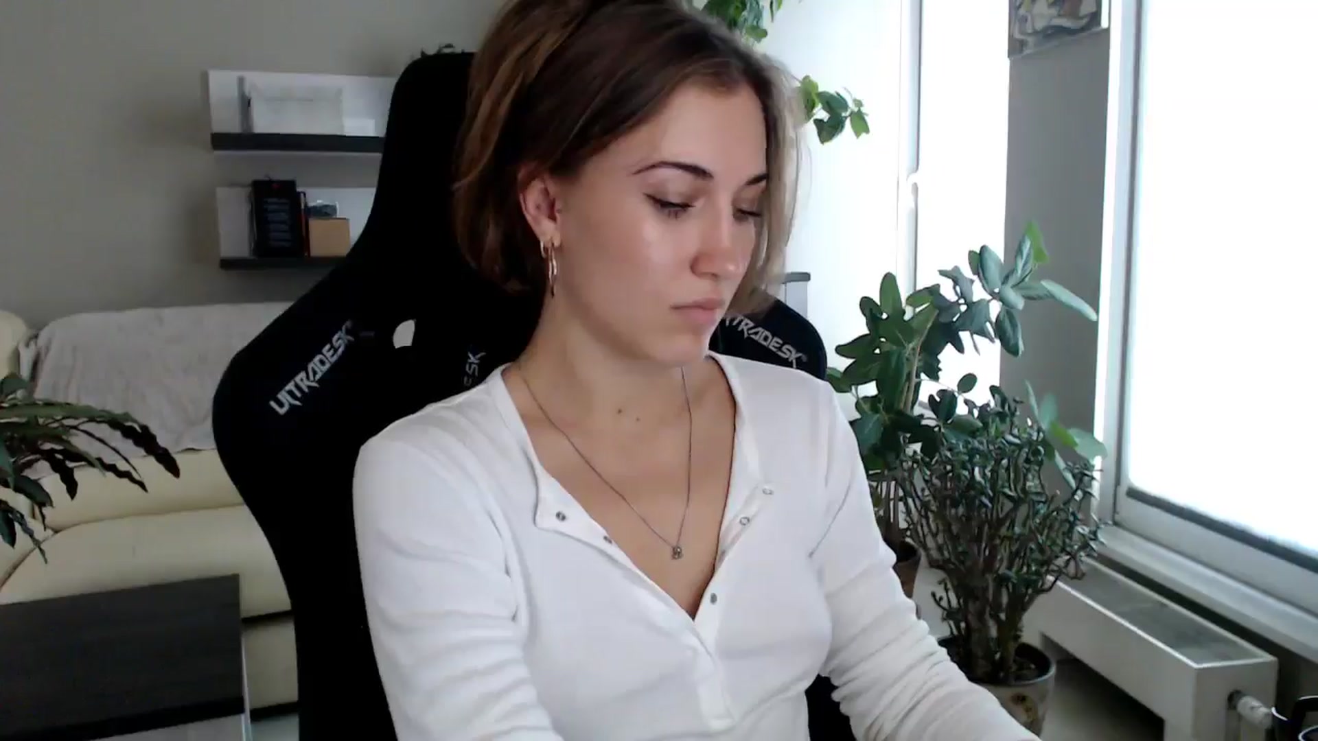 Gallery image thumbnail from GalaxyAnisia's myfreecams stream on, 10/02/2025, 14:02 image 6 of 20