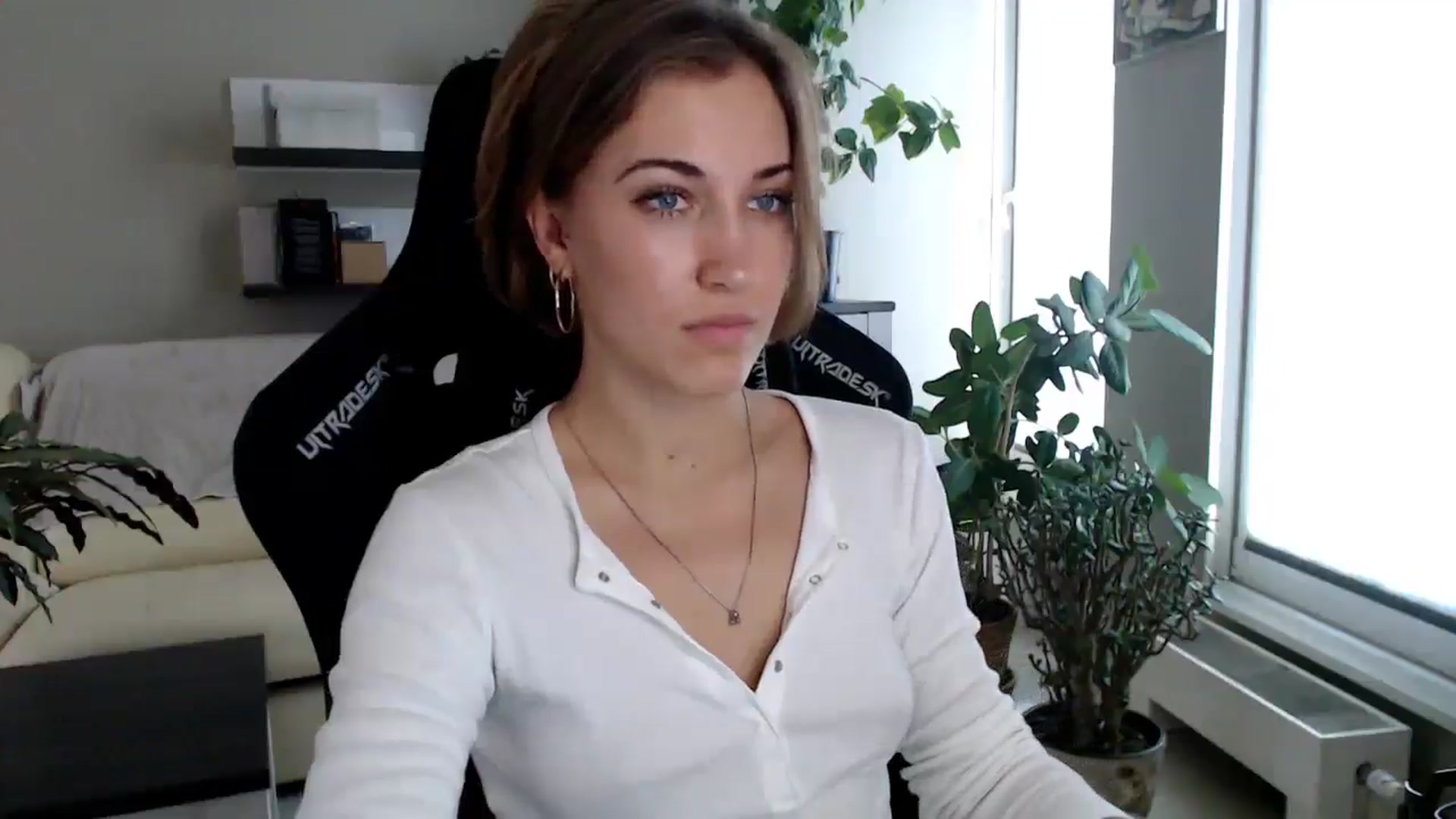 Gallery image thumbnail from GalaxyAnisia's myfreecams stream on, 10/02/2025, 14:02 image 8 of 20