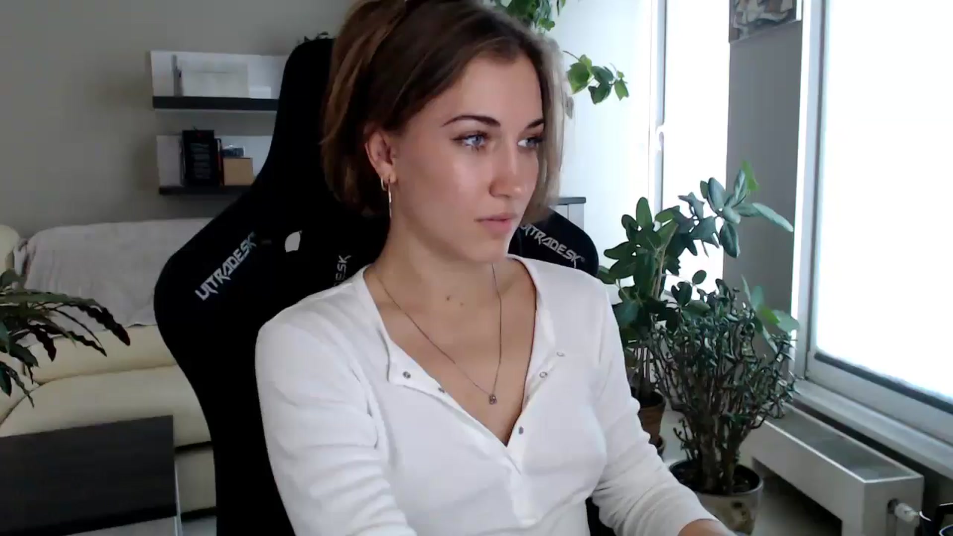 Gallery image thumbnail from GalaxyAnisia's myfreecams stream on, 10/02/2025, 14:02 image 3 of 20