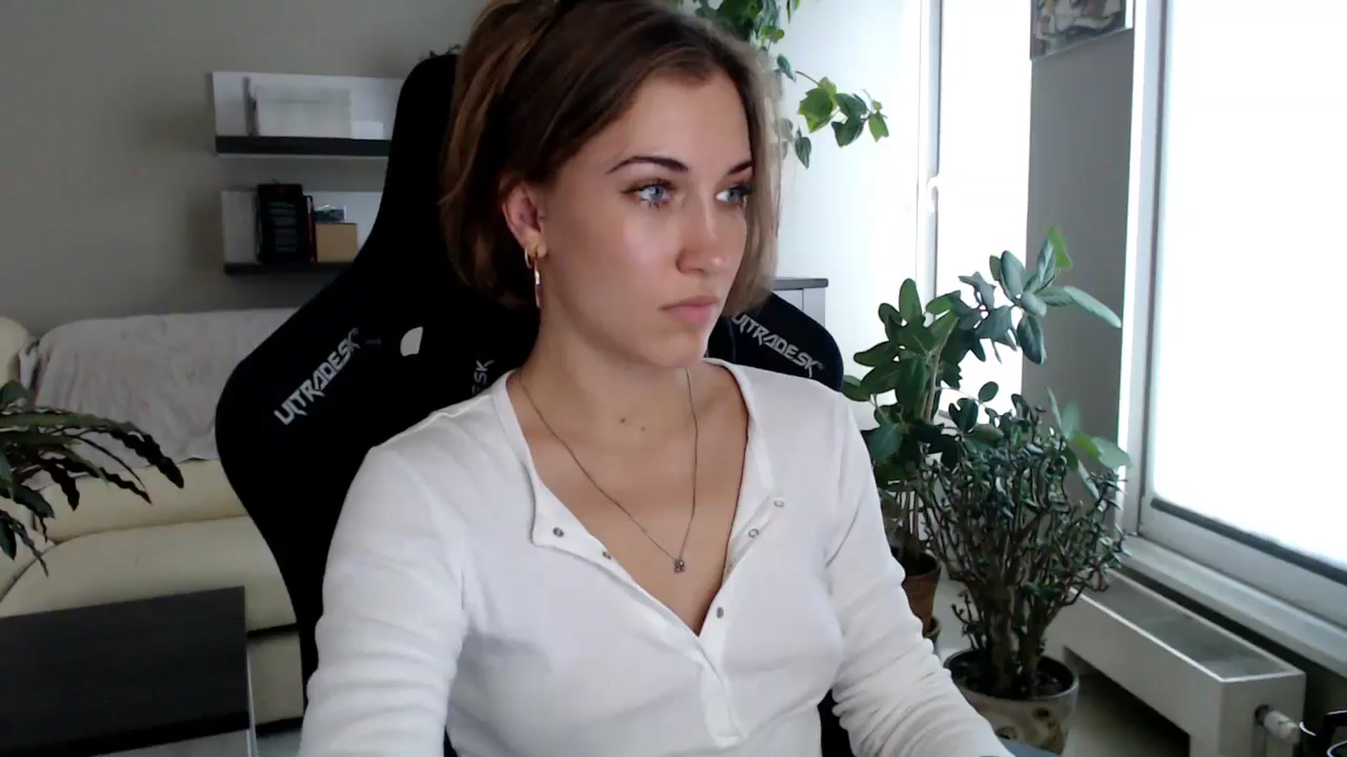 Gallery image thumbnail from GalaxyAnisia's myfreecams stream on, 10/02/2025, 14:02 image 10 of 20