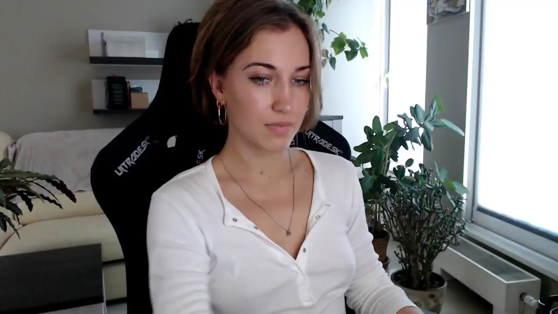 Gallery image thumbnail from GalaxyAnisia's myfreecams stream on, 10/02/2025, 14:02 image 1 of 20