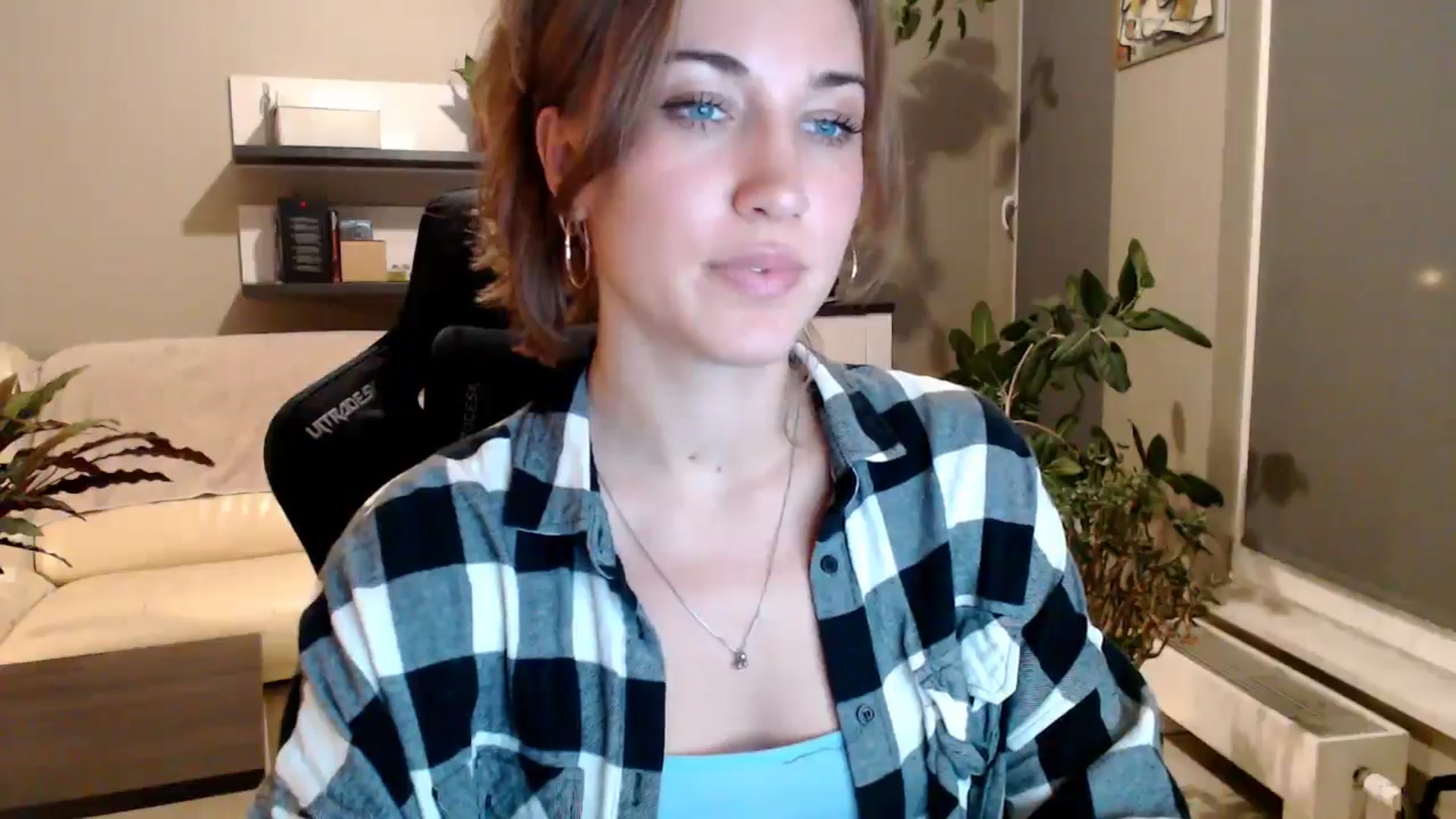 Gallery image thumbnail from GalaxyAnisia's myfreecams stream on, 10/02/2025, 19:57 image 4 of 20