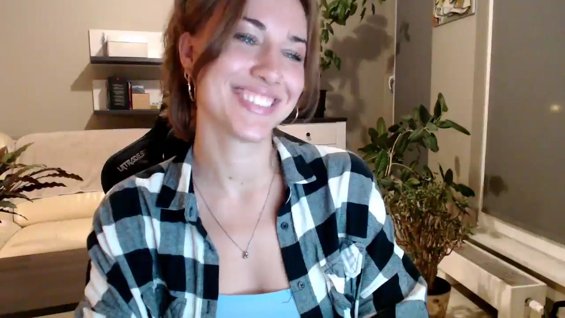 Gallery image thumbnail from GalaxyAnisia's myfreecams stream on, 10/02/2025, 19:57 image 17 of 20