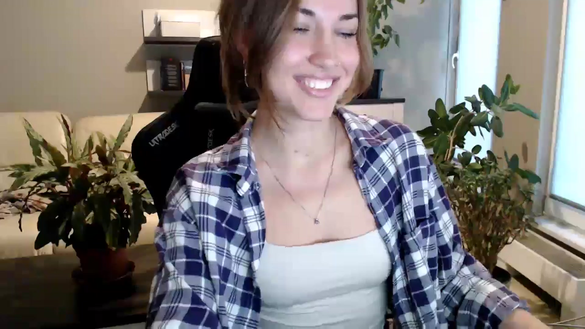 Gallery image thumbnail from GalaxyAnisia's myfreecams stream on, 10/06/2025, 16:52 image 2 of 20