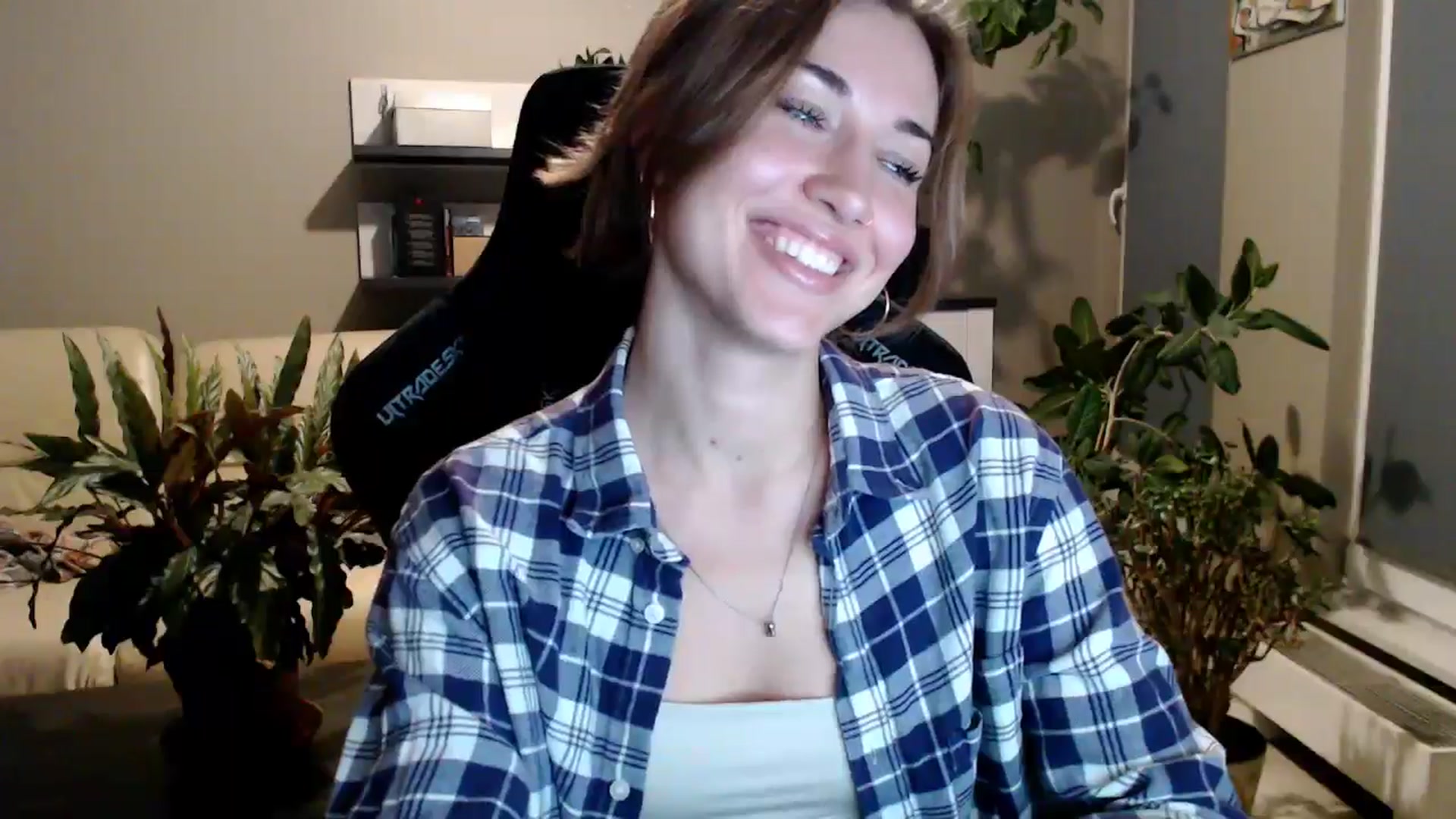 Gallery image thumbnail from GalaxyAnisia's myfreecams stream on, 10/06/2025, 16:52 image 17 of 20