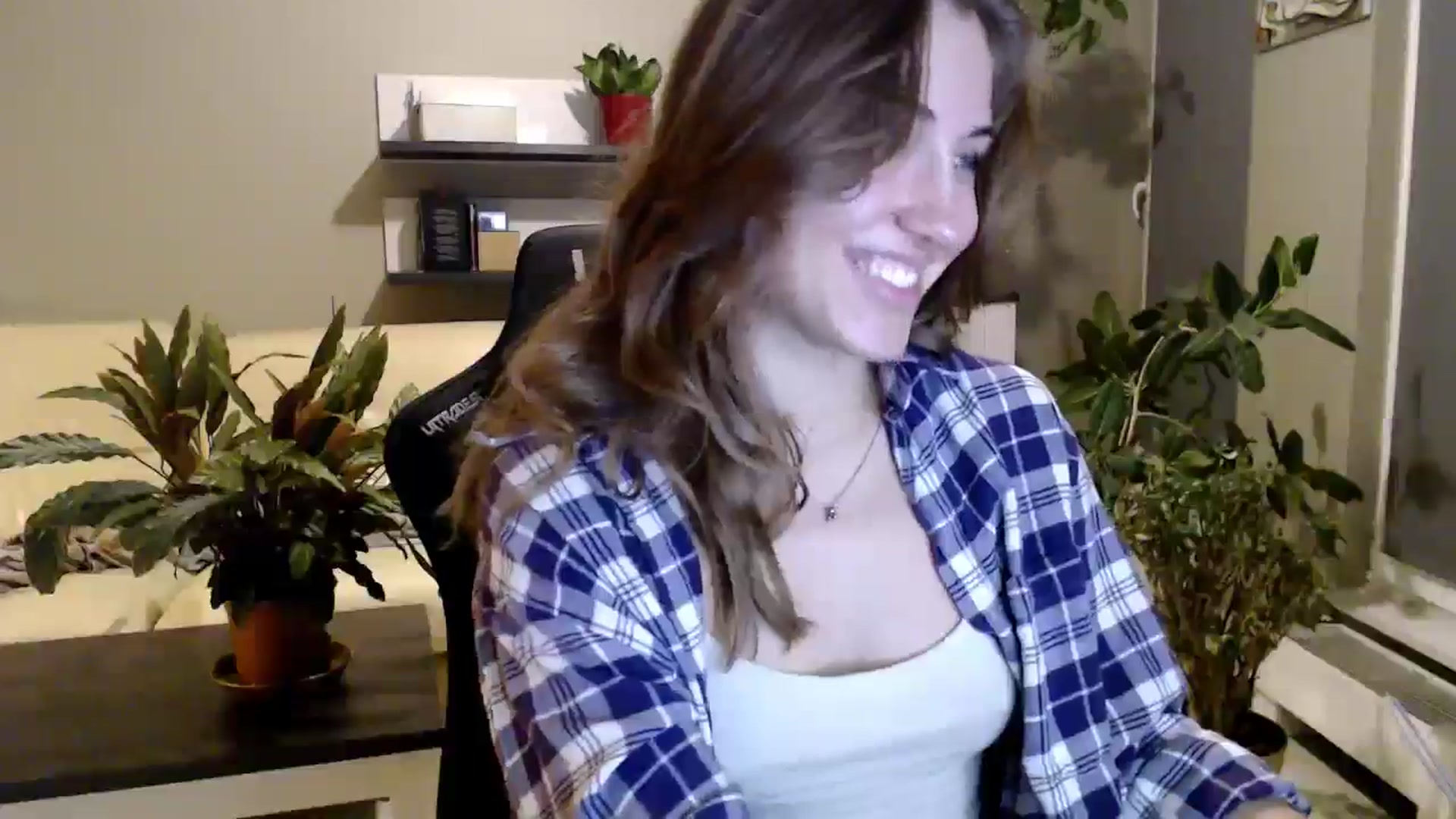 Gallery image thumbnail from GalaxyAnisia's myfreecams stream on, 10/09/2025, 18:25 image 3 of 20