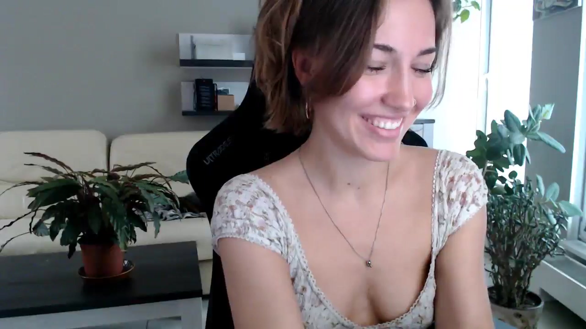 Gallery image thumbnail from GalaxyAnisia's myfreecams stream on, 10/10/2025, 13:56 image 8 of 20