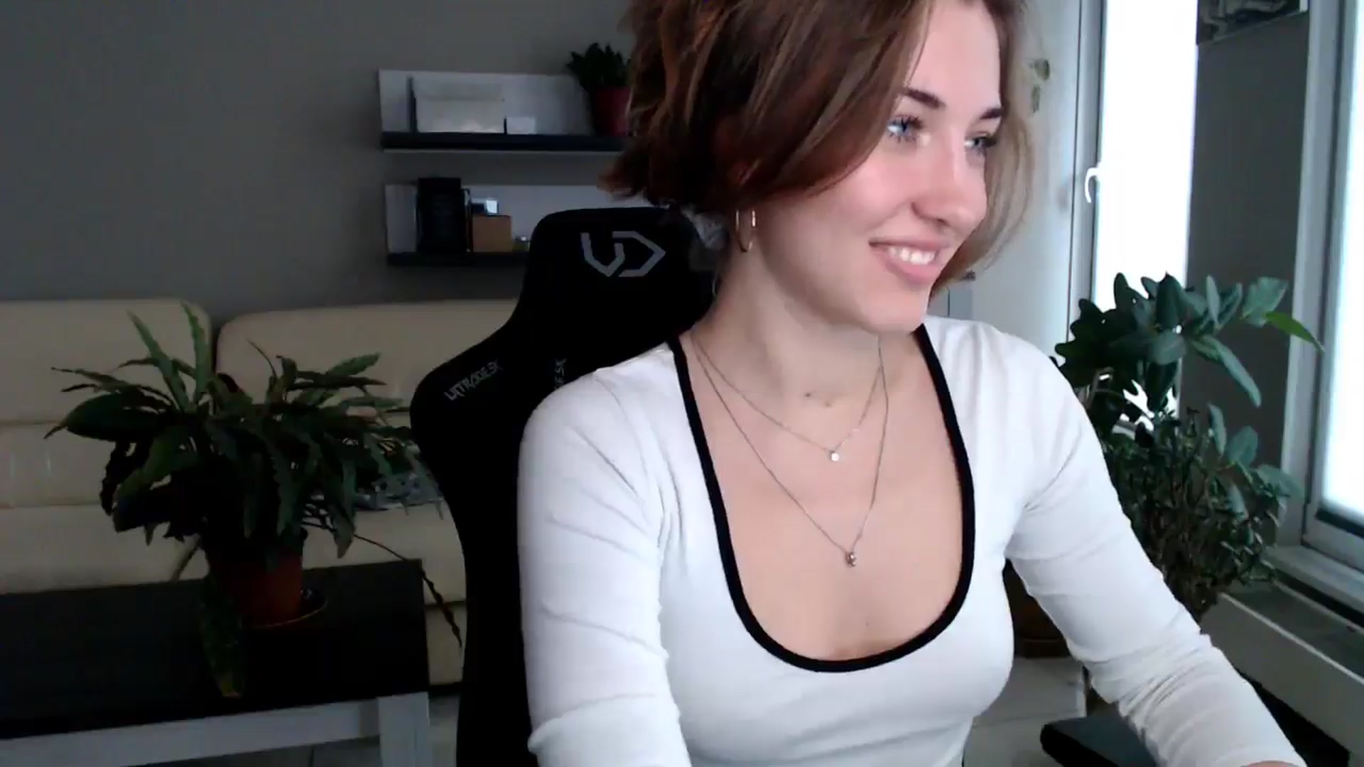 Gallery image thumbnail from GalaxyAnisia's myfreecams stream on, 10/22/2025, 14:02 image 5 of 20