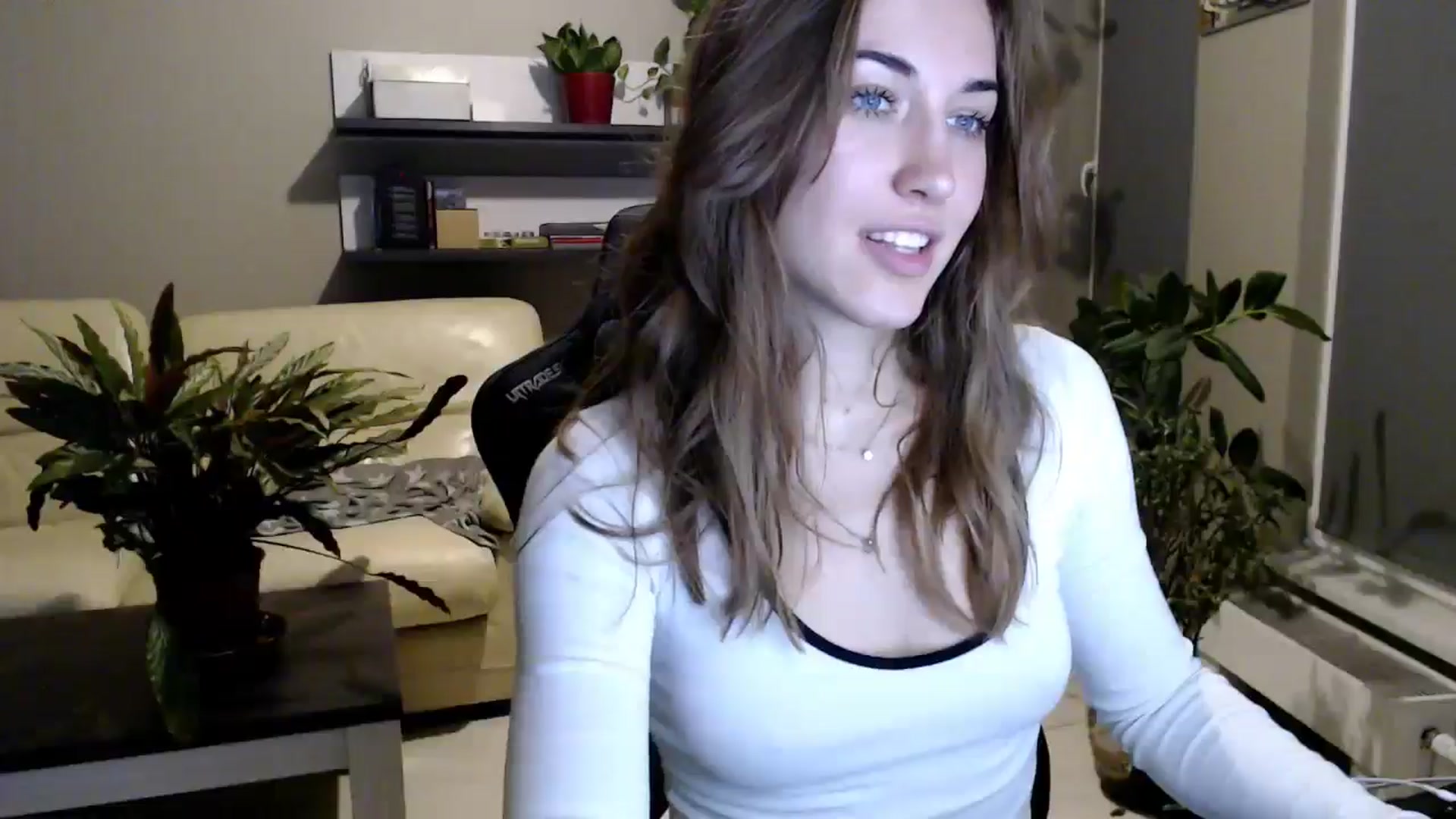 Gallery image thumbnail from GalaxyAnisia's myfreecams stream on, 10/22/2025, 21:33 image 10 of 20