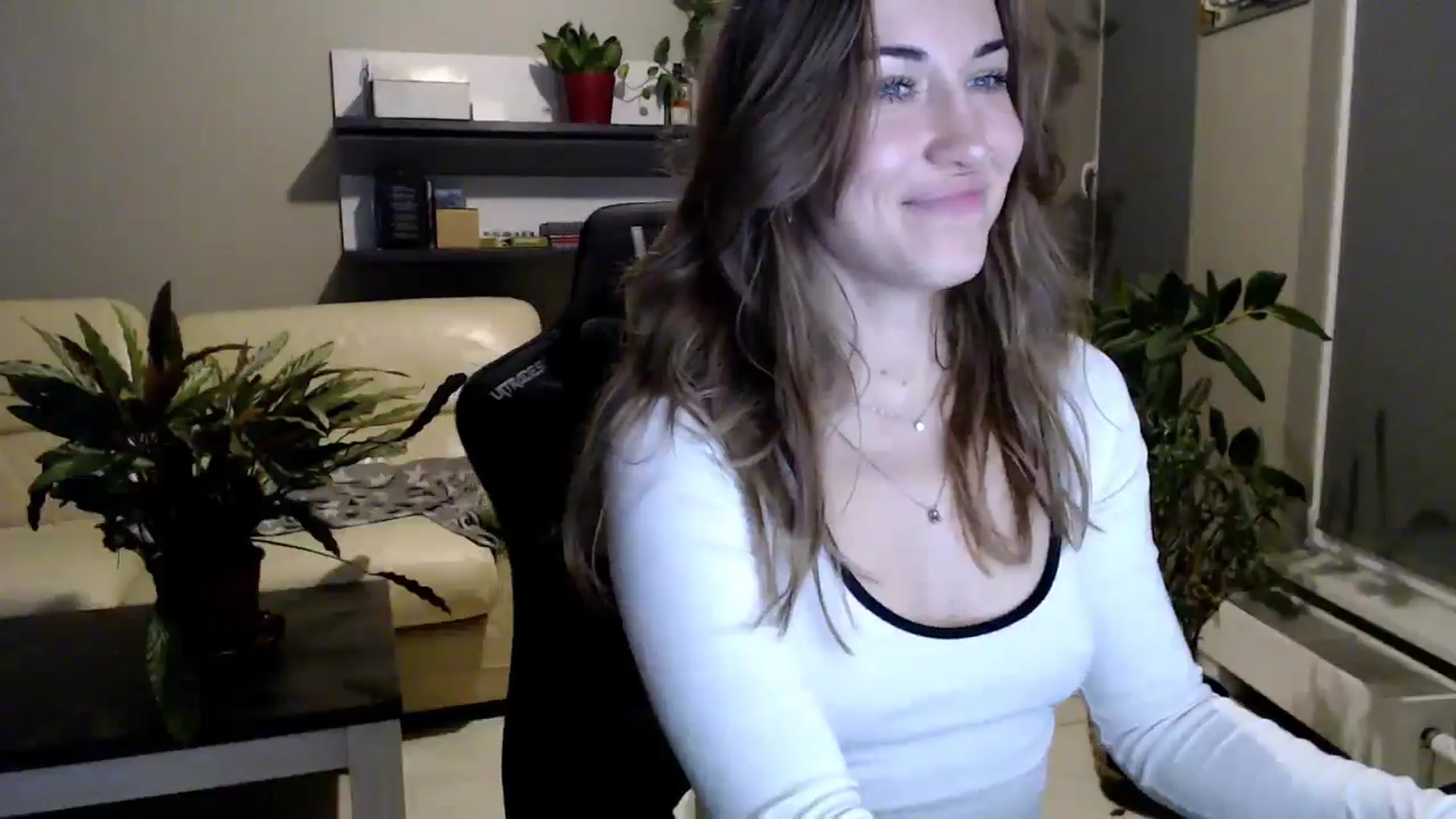 Gallery image thumbnail from GalaxyAnisia's myfreecams stream on, 10/22/2025, 21:33 image 6 of 20