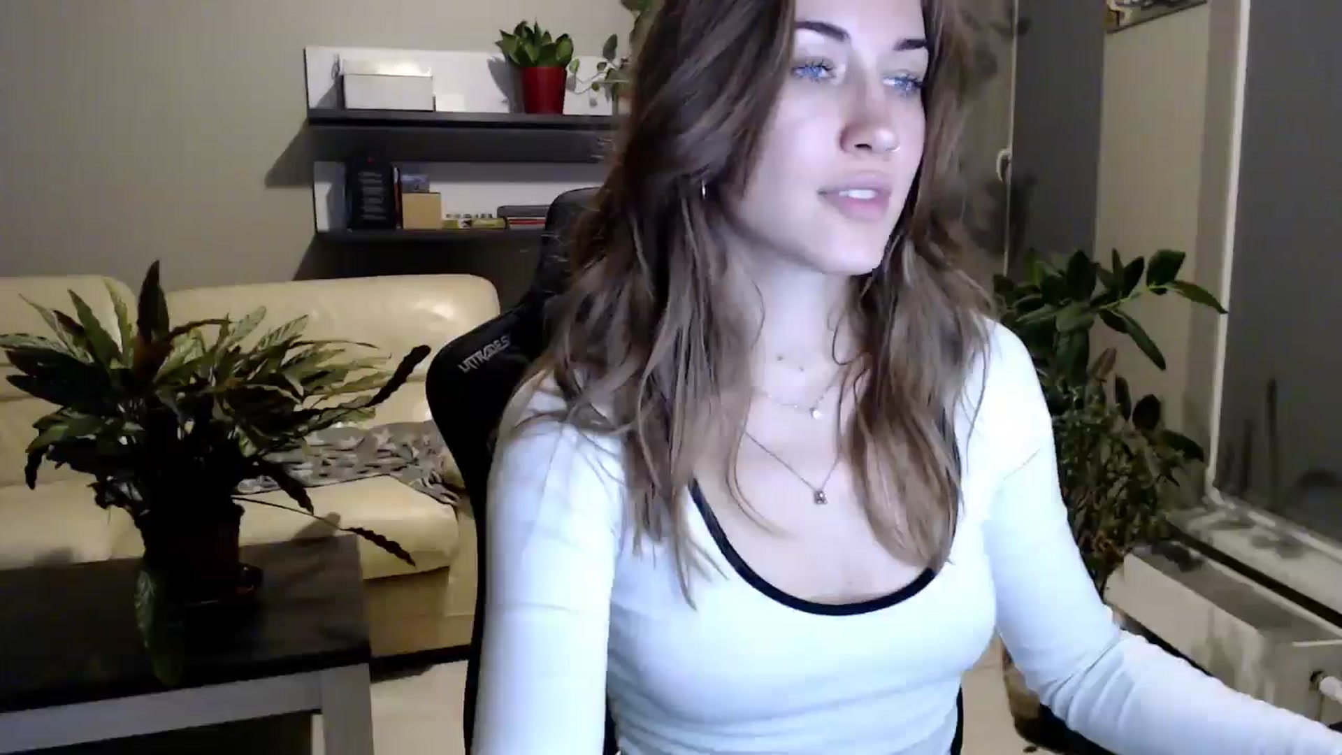 Gallery image thumbnail from GalaxyAnisia's myfreecams stream on, 10/22/2025, 21:33 image 9 of 20