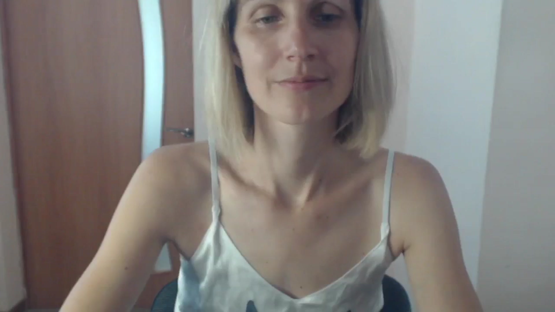Gallery image thumbnail from GalinatheBest's myfreecams stream on, 07/08/2024, 12:05 image 12 of 20