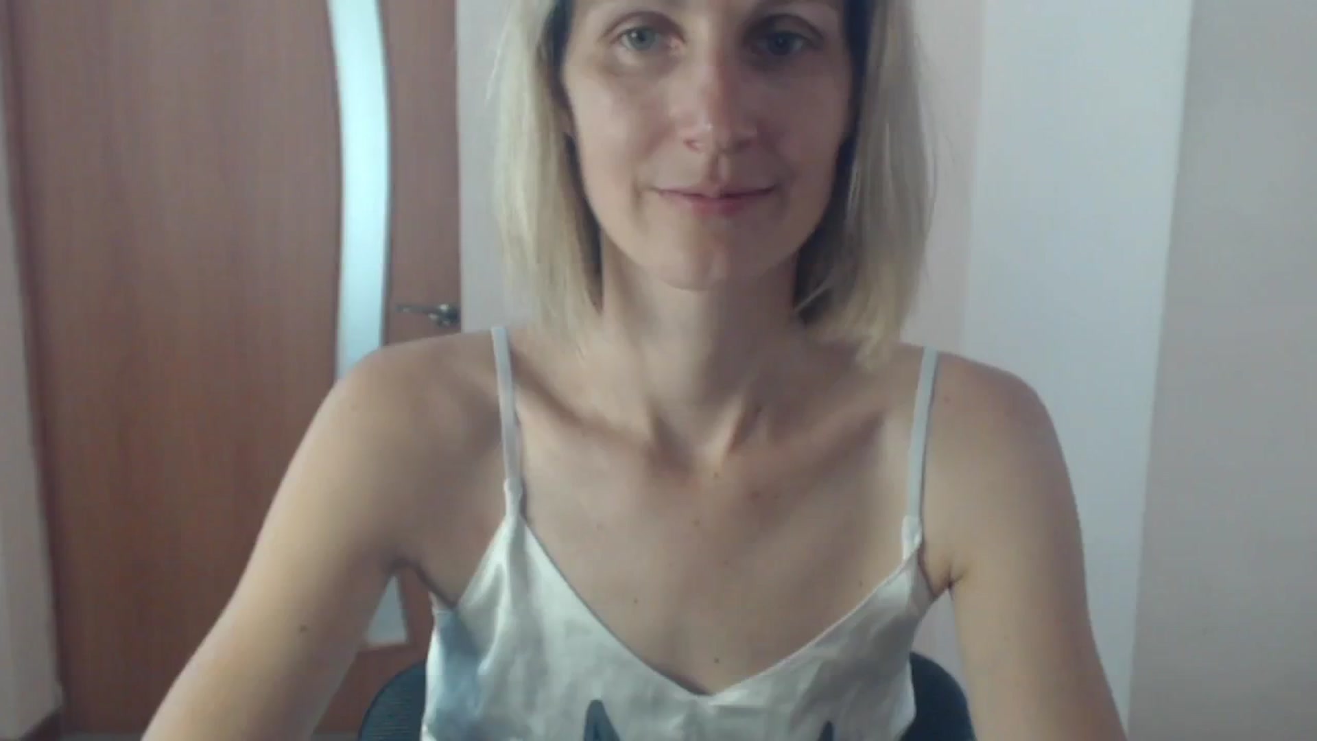 Gallery image thumbnail from GalinatheBest's myfreecams stream on, 07/08/2024, 12:05 image 11 of 20