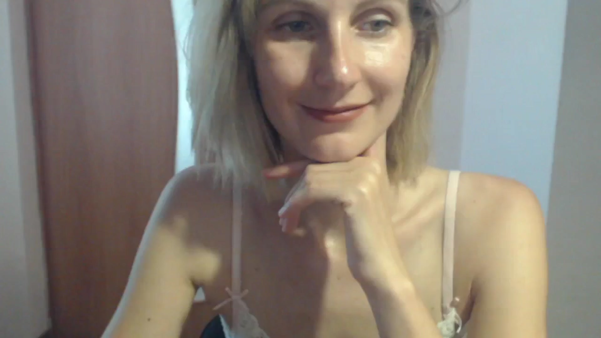 Gallery image thumbnail from GalinatheBest's myfreecams stream on, 07/16/2024, 12:49 image 15 of 20