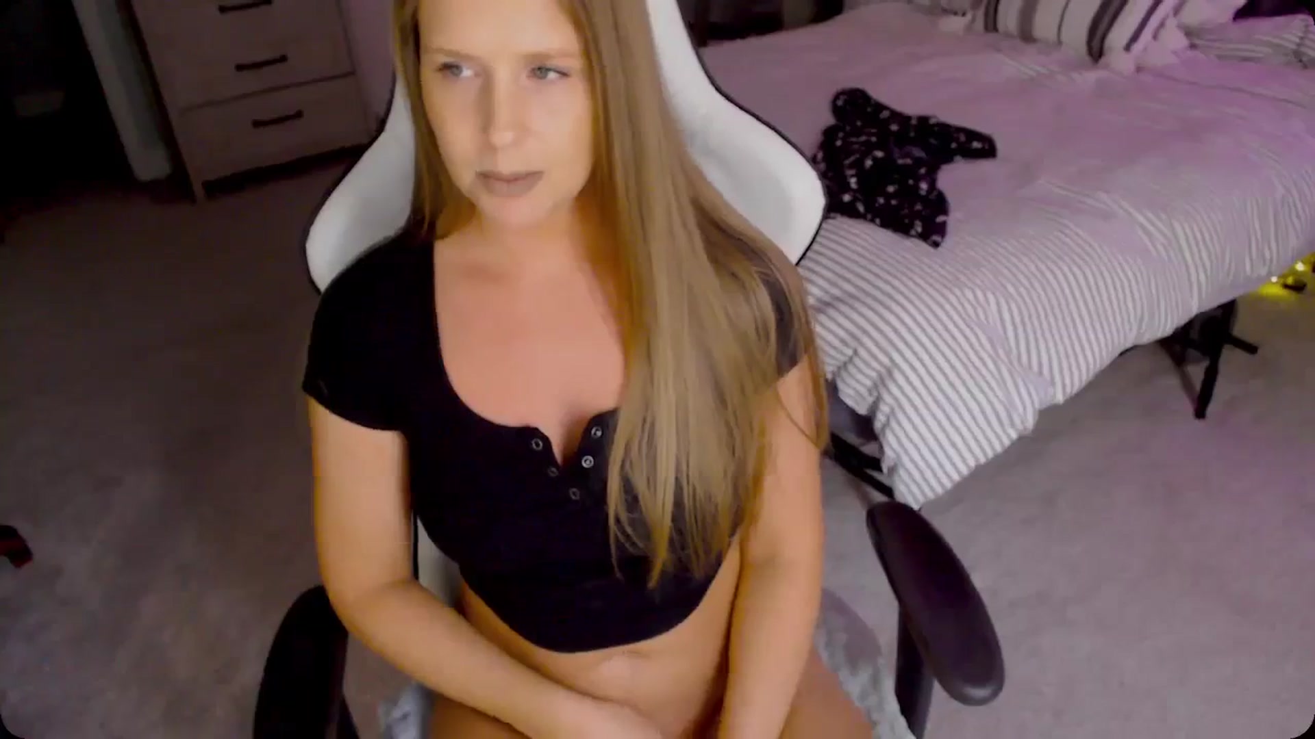 Gallery image thumbnail from GamerGirl's myfreecams stream on, 11/29/2023, 20:31 image 18 of 20