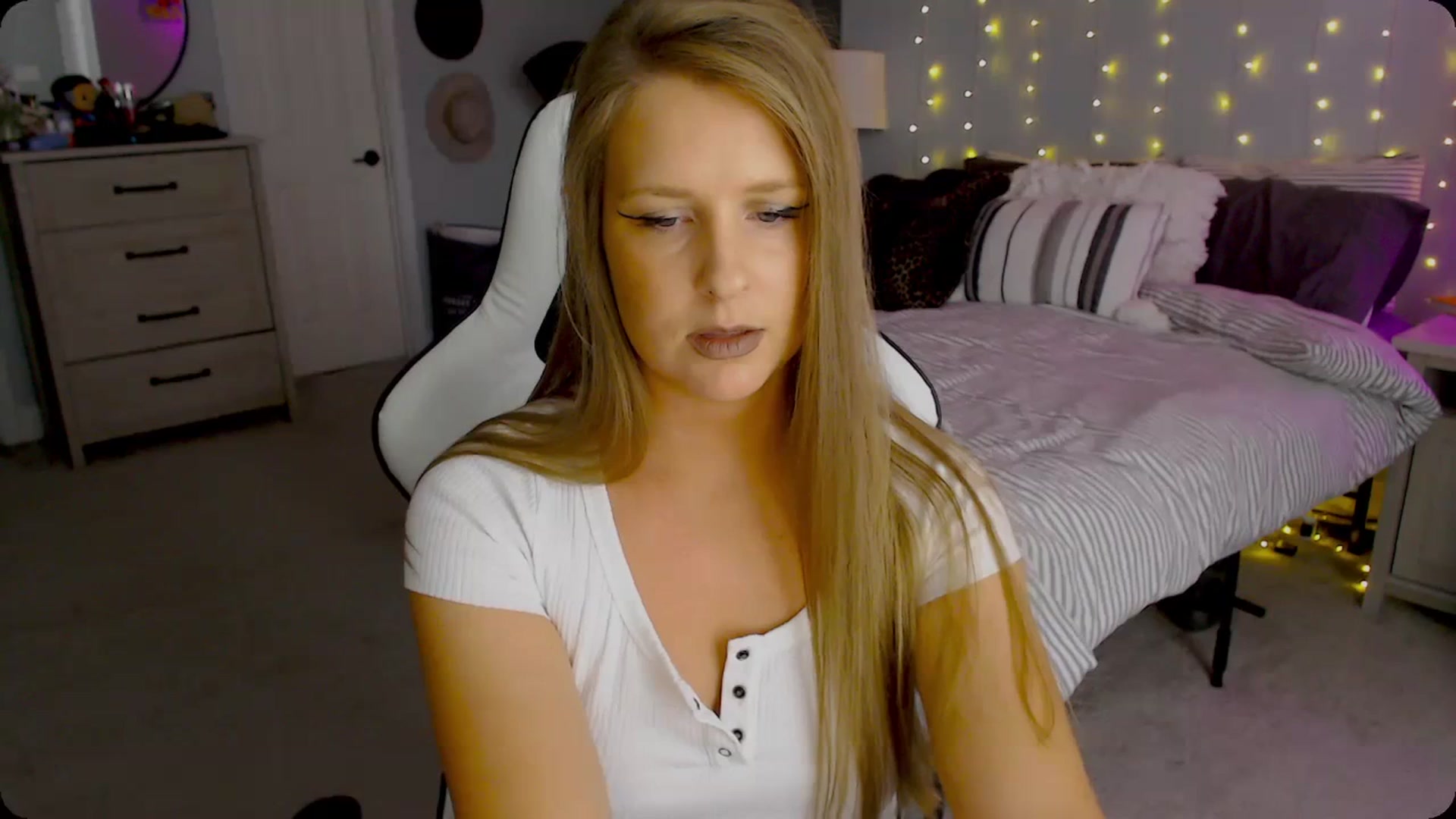 Gallery image thumbnail from GamerGirl's myfreecams stream on, 11/30/2023, 17:01 image 20 of 20