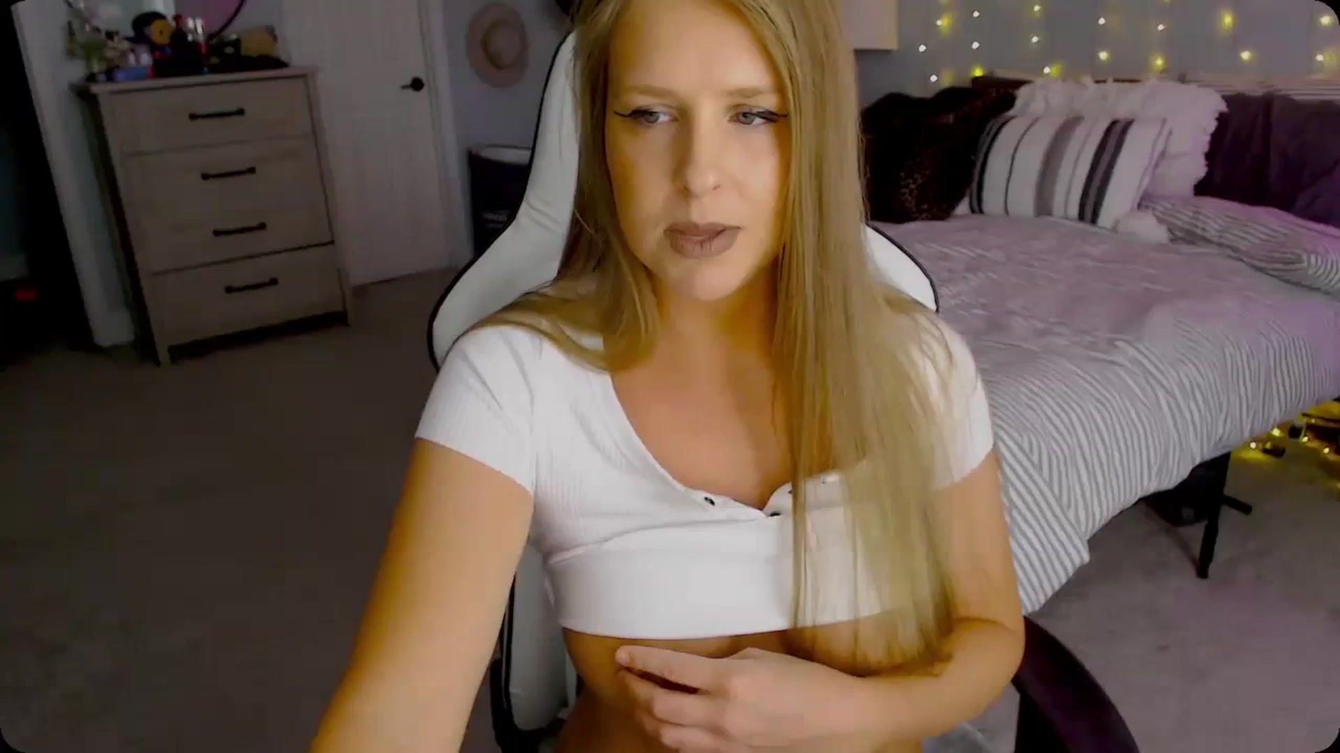 Gallery image thumbnail from GamerGirl's myfreecams stream on, 11/30/2023, 17:01 image 5 of 20