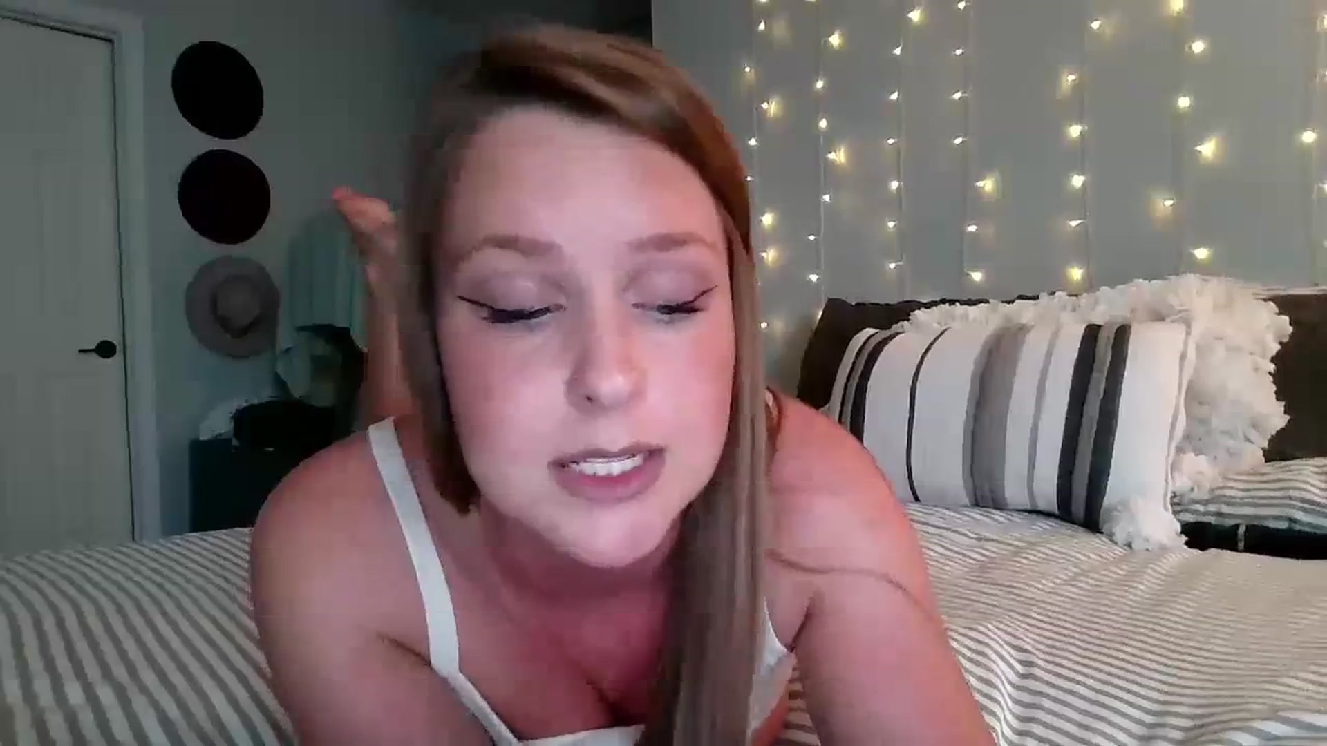 Gallery image thumbnail from GamerGirl's myfreecams stream on, 12/05/2023, 20:51 image 18 of 20