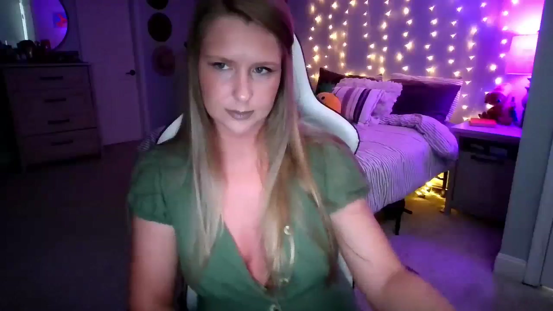 Gallery image thumbnail from GamerGirl's myfreecams stream on, 12/06/2023, 20:49 image 6 of 20