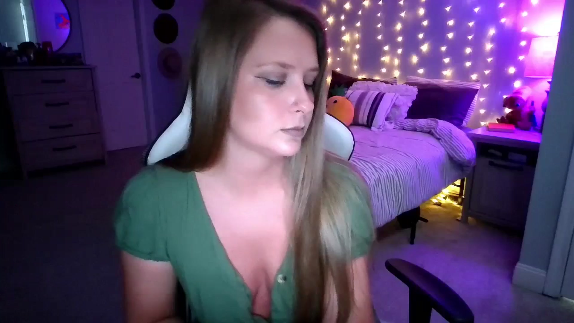Gallery image thumbnail from GamerGirl's myfreecams stream on, 12/06/2023, 20:49 image 3 of 20