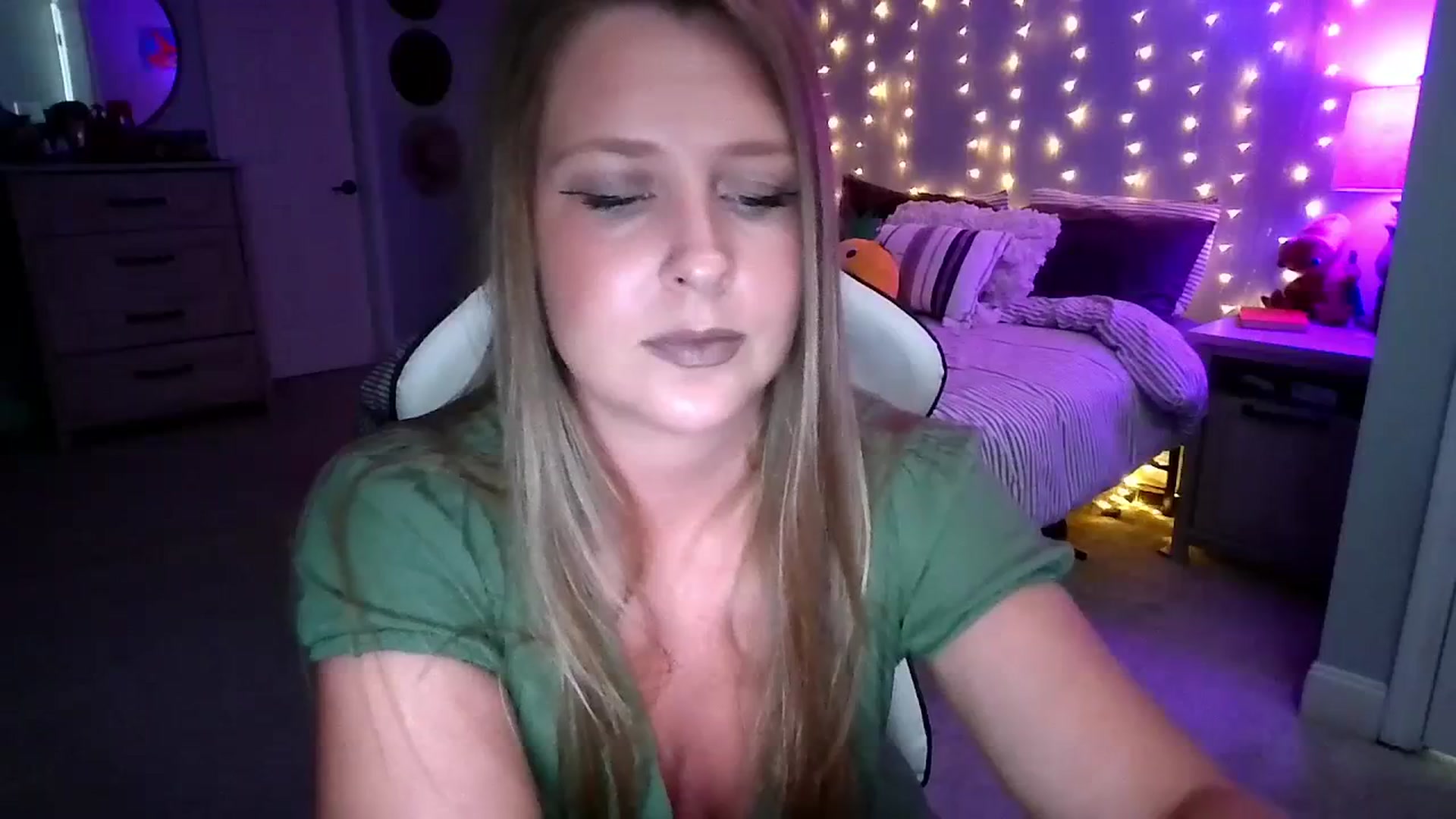 Gallery image thumbnail from GamerGirl's myfreecams stream on, 12/06/2023, 20:49 image 9 of 20