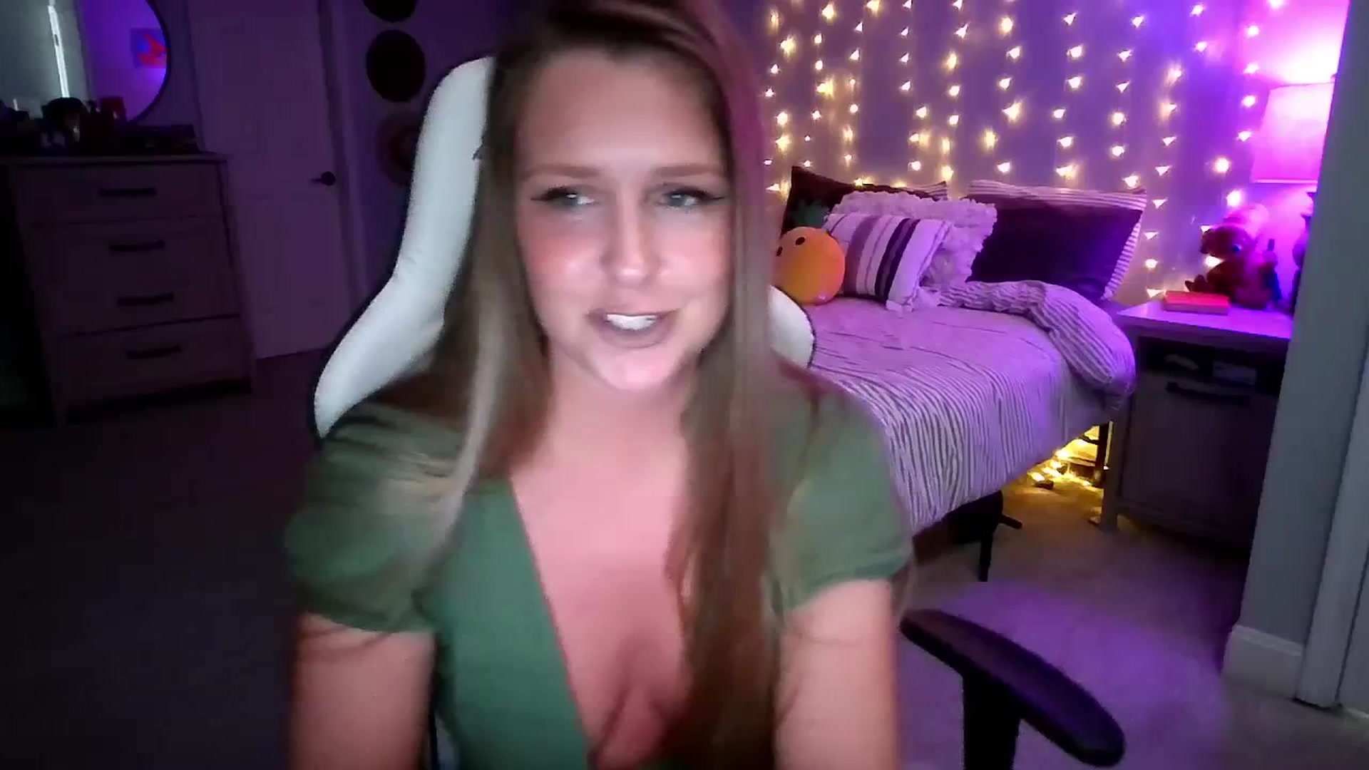 Gallery image thumbnail from GamerGirl's myfreecams stream on, 12/06/2023, 20:49 image 14 of 20