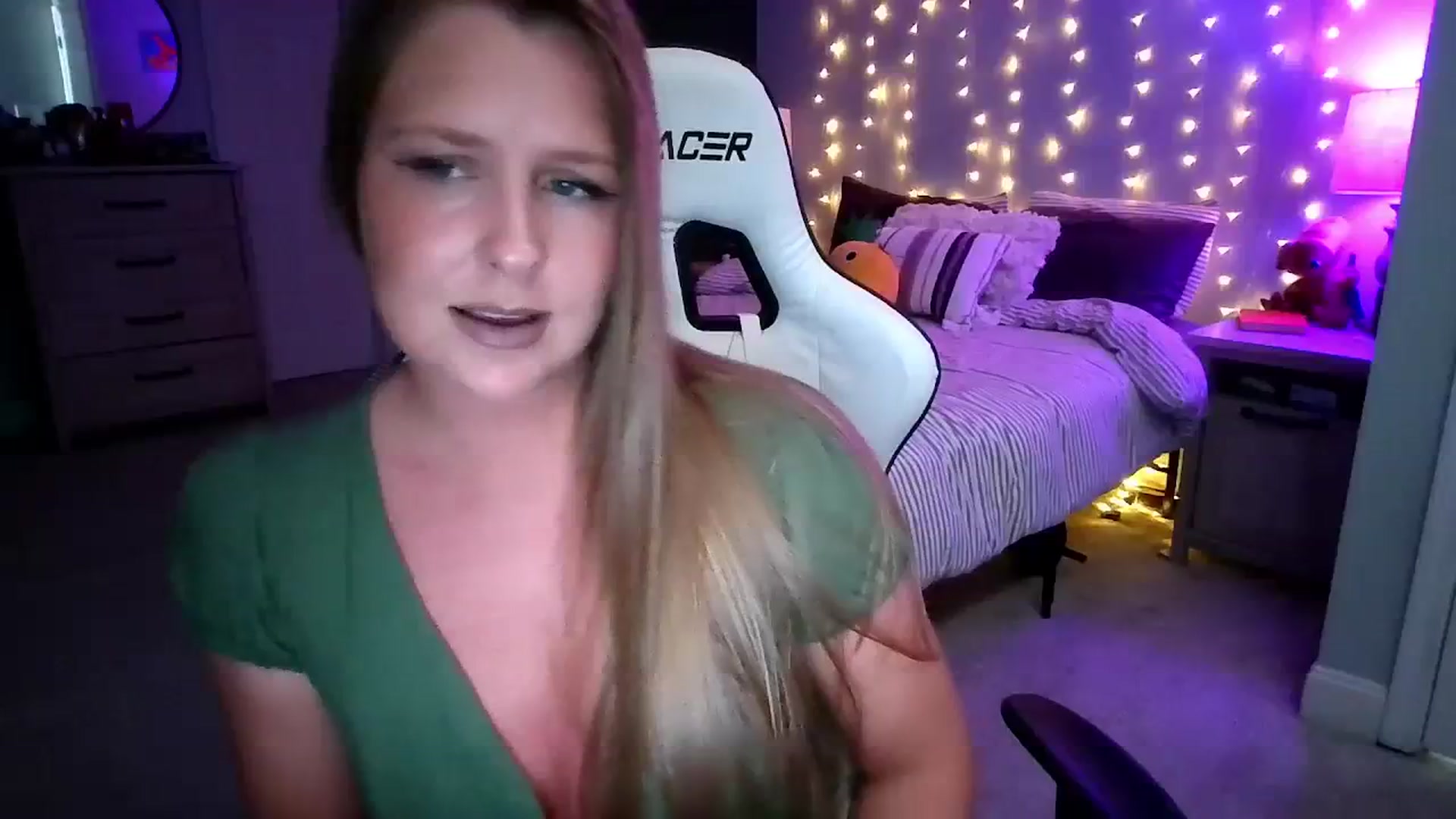 Gallery image thumbnail from GamerGirl's myfreecams stream on, 12/06/2023, 20:49 image 11 of 20