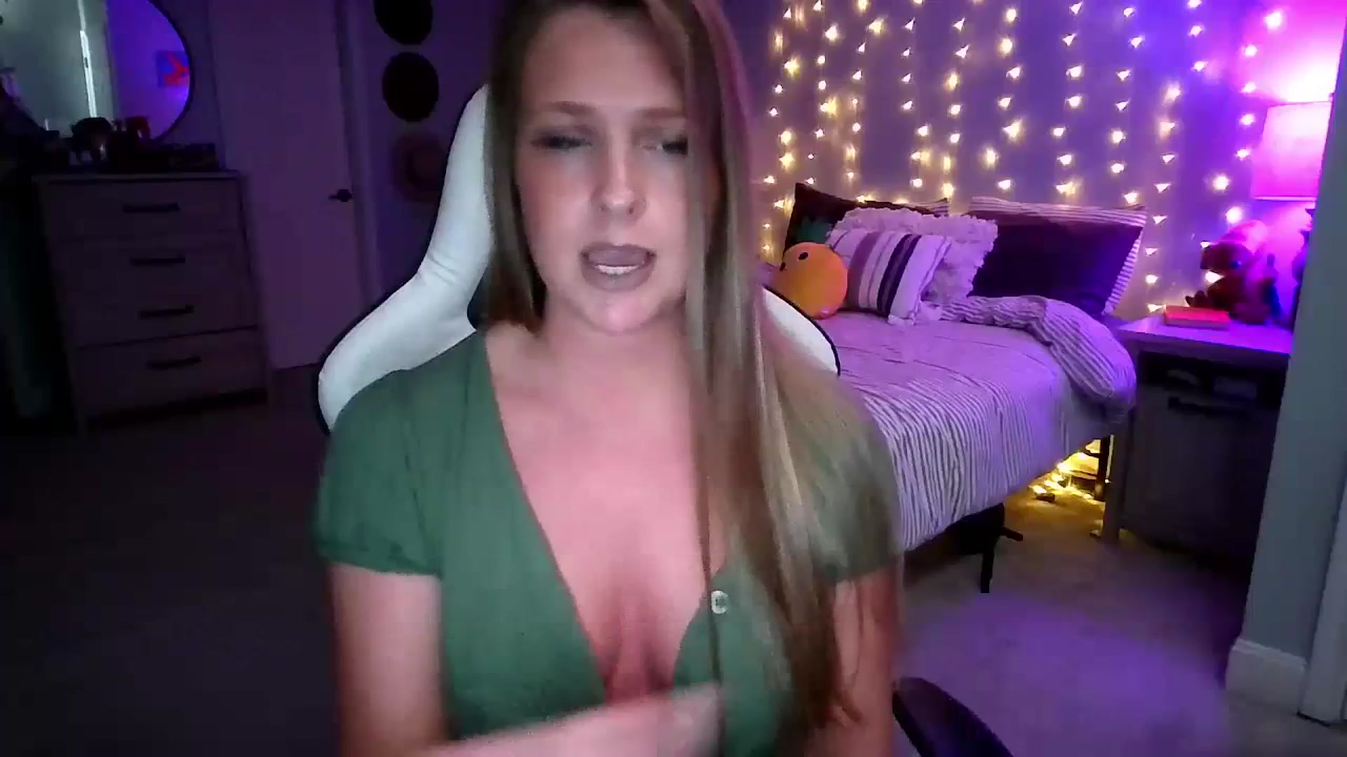 Gallery image thumbnail from GamerGirl's myfreecams stream on, 12/06/2023, 20:49 image 20 of 20