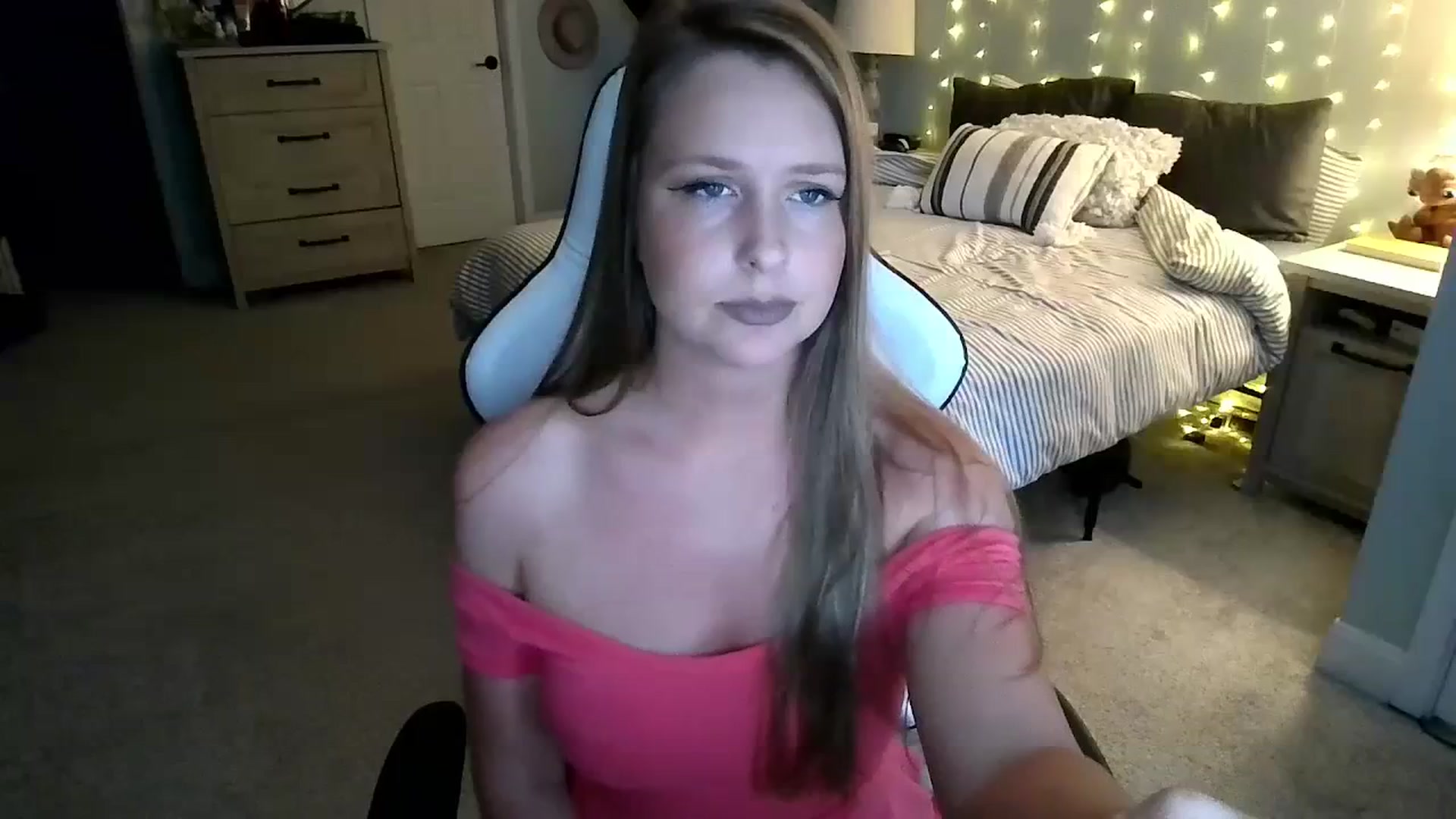 Gallery image thumbnail from GamerGirl's myfreecams stream on, 12/07/2023, 17:57 image 14 of 20