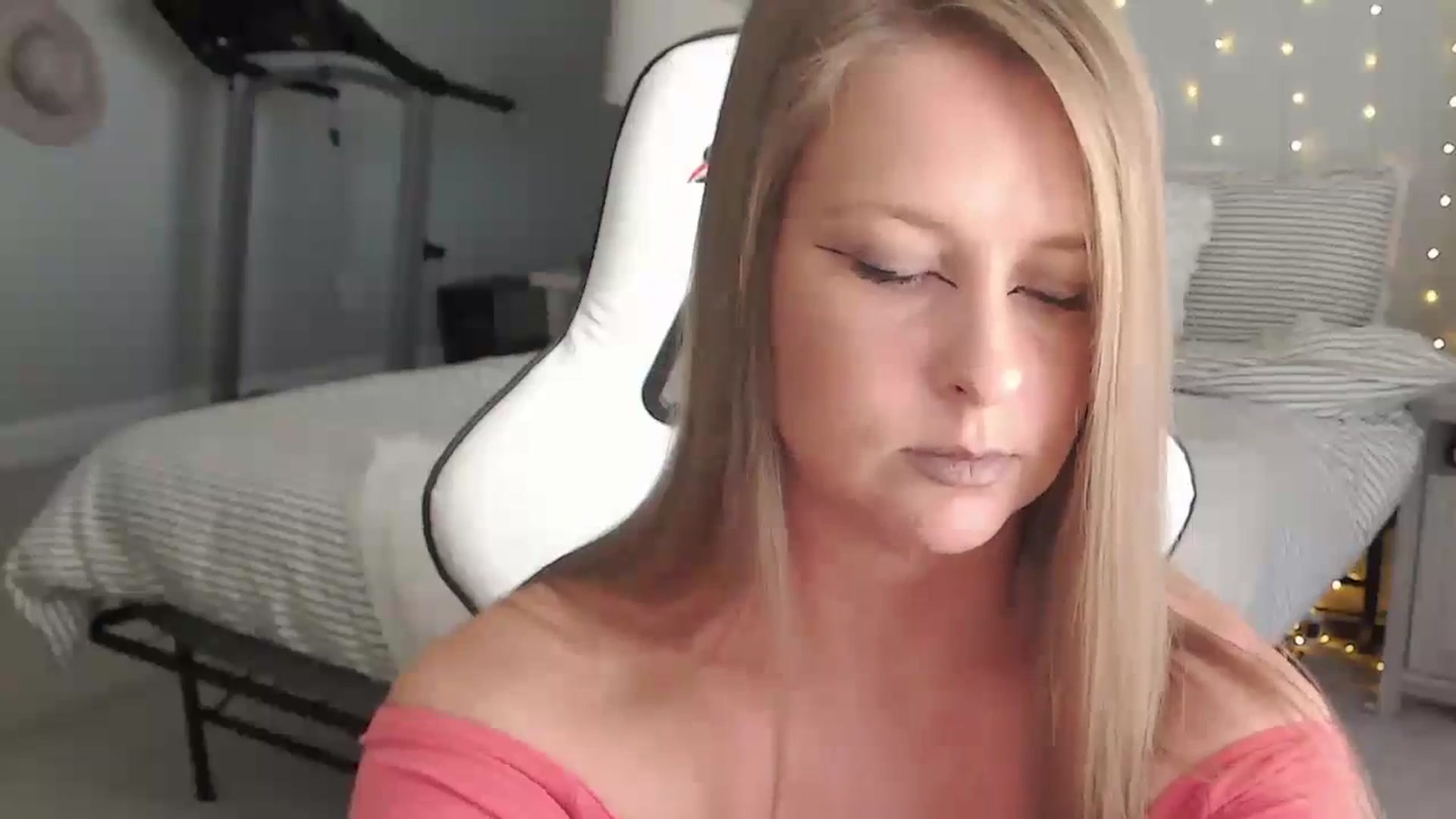 Gallery image thumbnail from GamerGirl's myfreecams stream on, 12/11/2023, 16:15 image 14 of 20