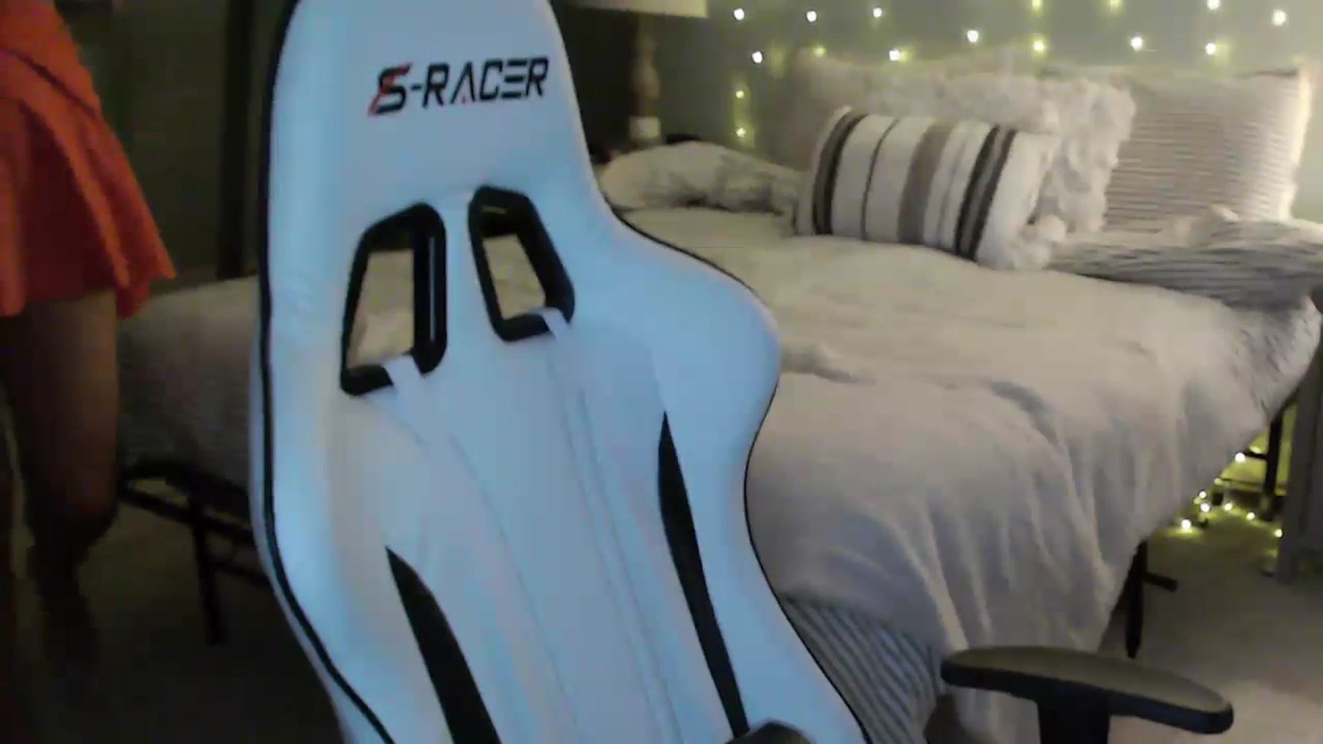 Gallery image thumbnail from GamerGirl's myfreecams stream on, 12/11/2023, 16:15 image 19 of 20