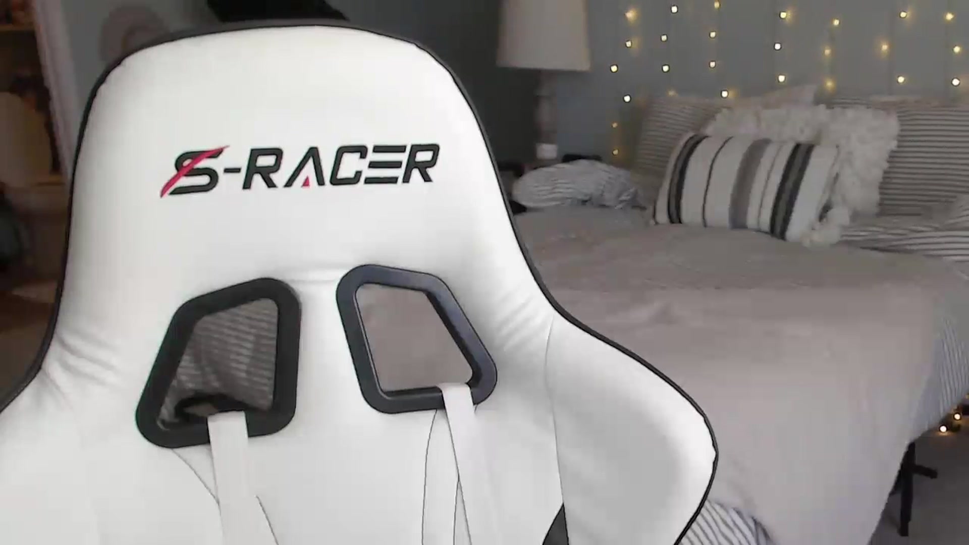 Gallery image thumbnail from GamerGirl's myfreecams stream on, 12/11/2023, 16:15 image 6 of 20