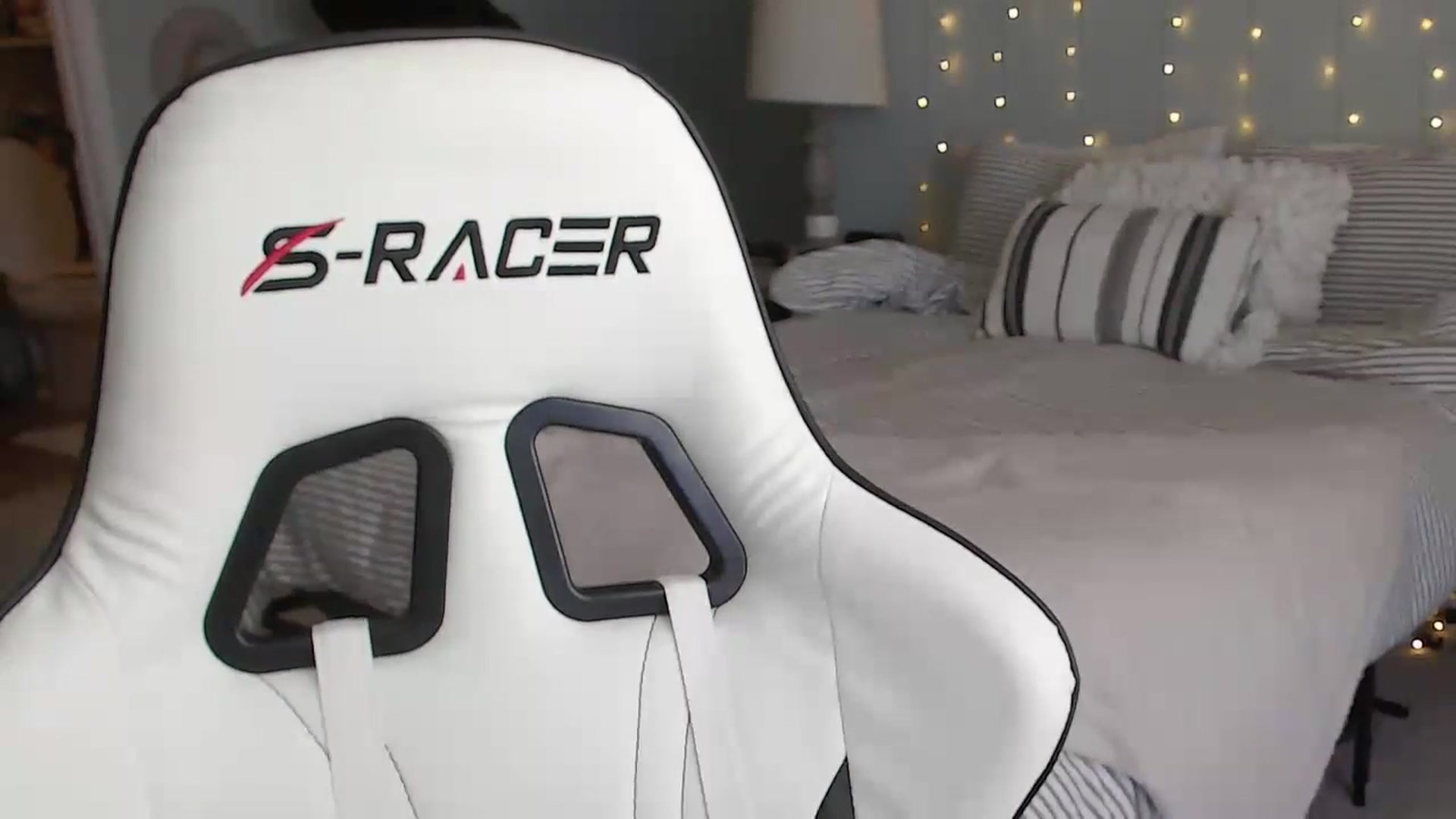 Gallery image thumbnail from GamerGirl's myfreecams stream on, 12/11/2023, 16:15 image 12 of 20