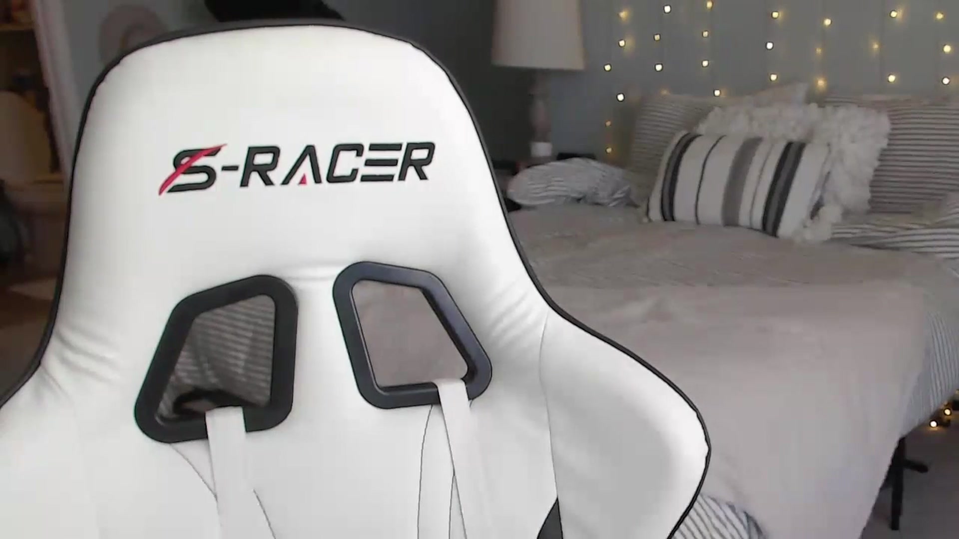 Gallery image thumbnail from GamerGirl's myfreecams stream on, 12/11/2023, 16:15 image 4 of 20