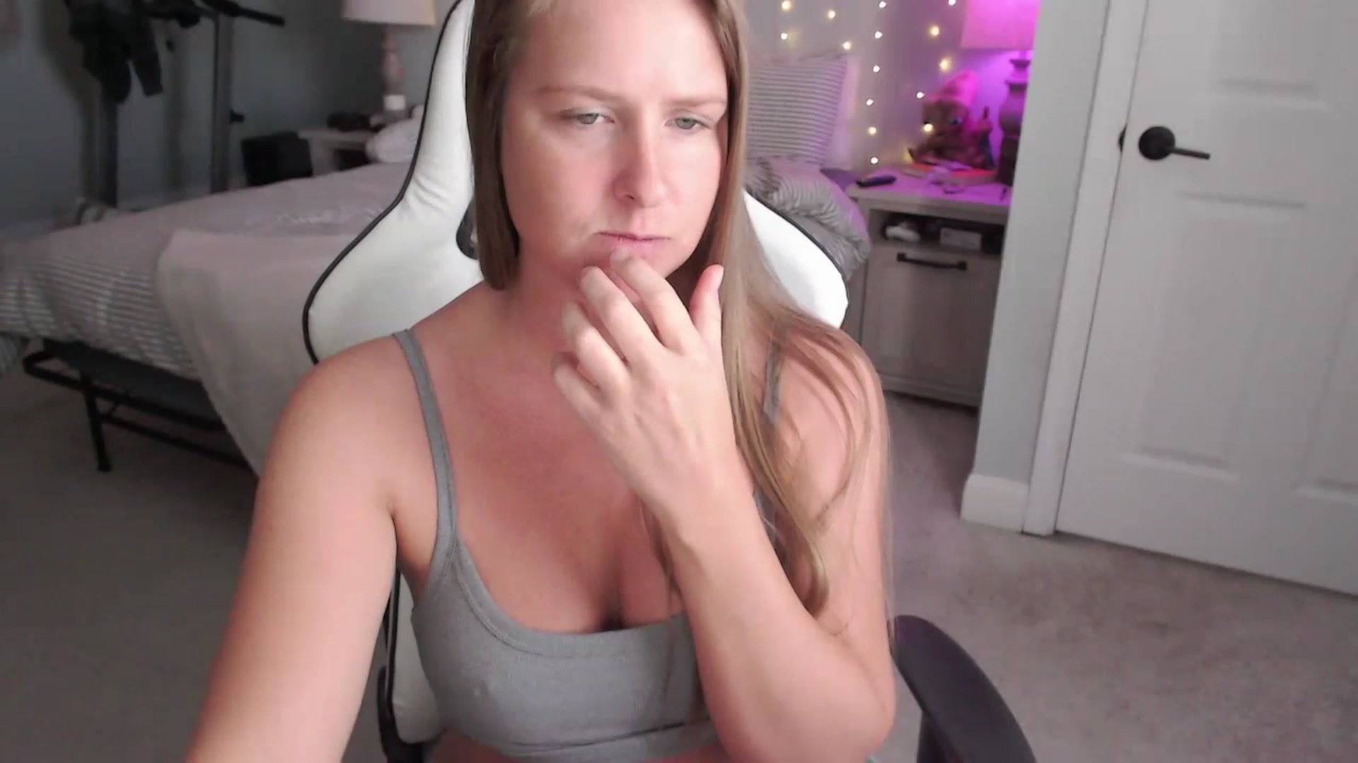Gallery image thumbnail from GamerGirl's myfreecams stream on, 12/12/2023, 19:00 image 19 of 20