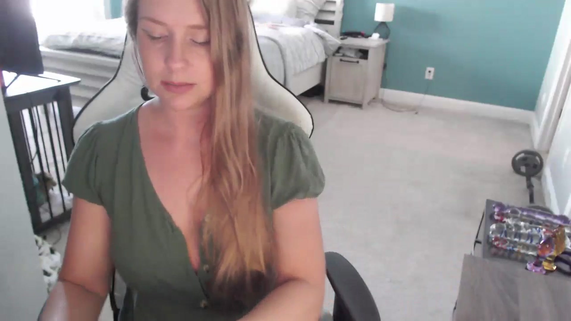Gallery image thumbnail from GamerGirl's myfreecams stream on, 04/23/2024, 17:16 image 4 of 20