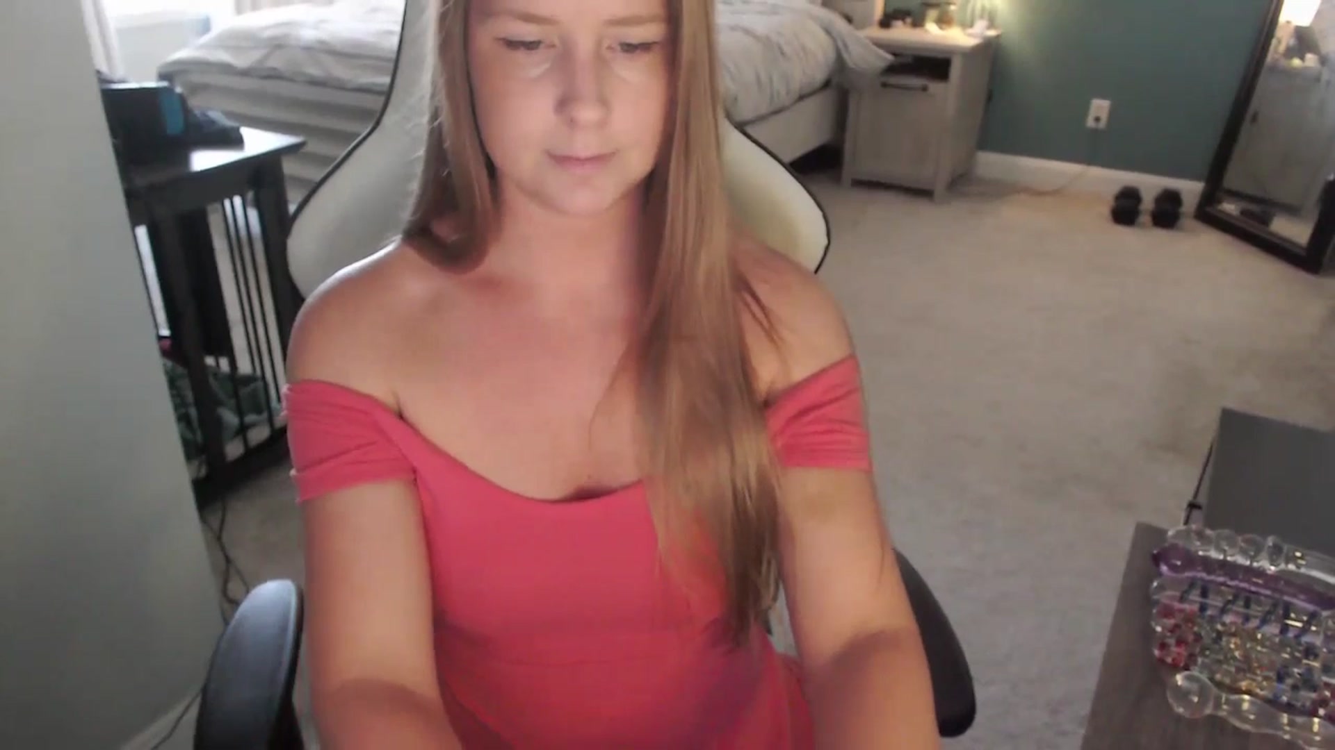 Gallery image thumbnail from GamerGirl's myfreecams stream on, 05/08/2024, 16:30 image 20 of 20
