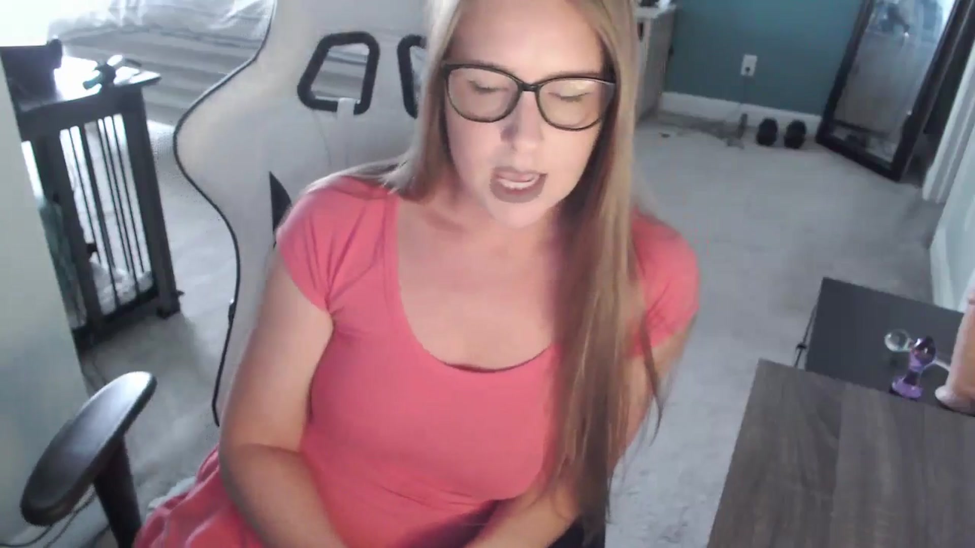 Gallery image thumbnail from GamerGirl's myfreecams stream on, 05/14/2024, 19:38 image 5 of 20