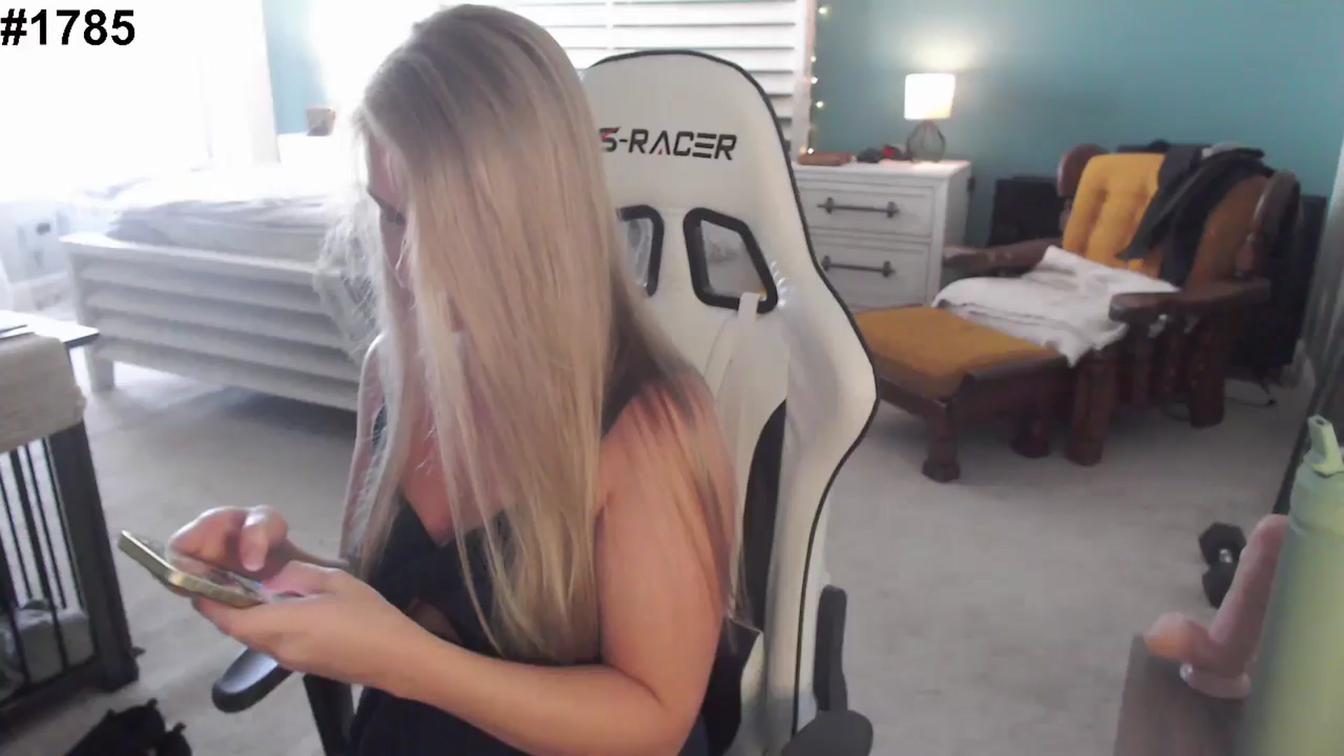 Gallery image thumbnail from GamerGirl's myfreecams stream on, 11/25/2024, 15:43 image 1 of 20