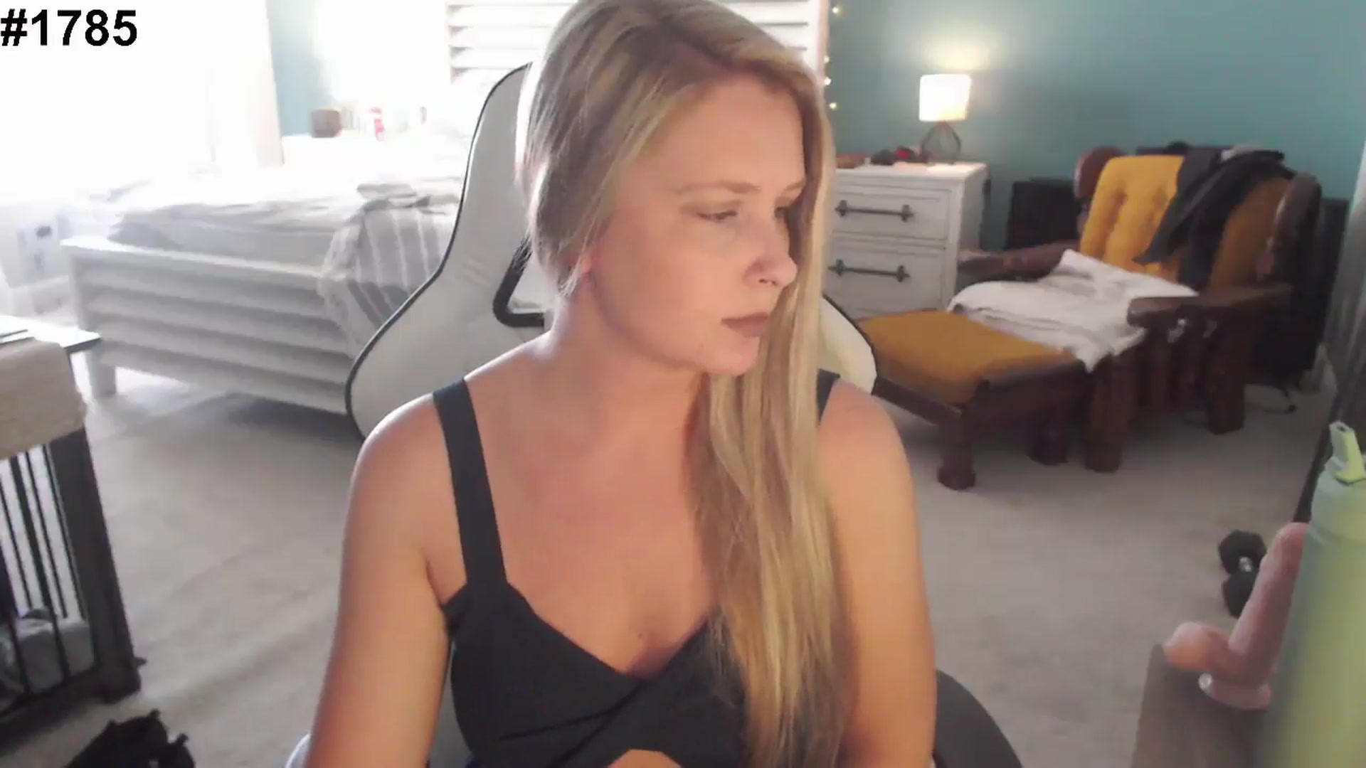 Gallery image thumbnail from GamerGirl's myfreecams stream on, 11/25/2024, 15:43 image 2 of 20