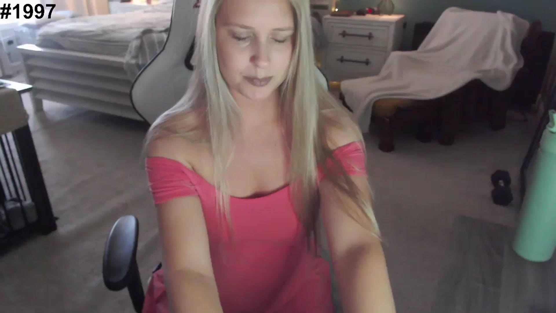 Gallery image thumbnail from GamerGirl's myfreecams stream on, 11/25/2024, 17:01 image 13 of 20