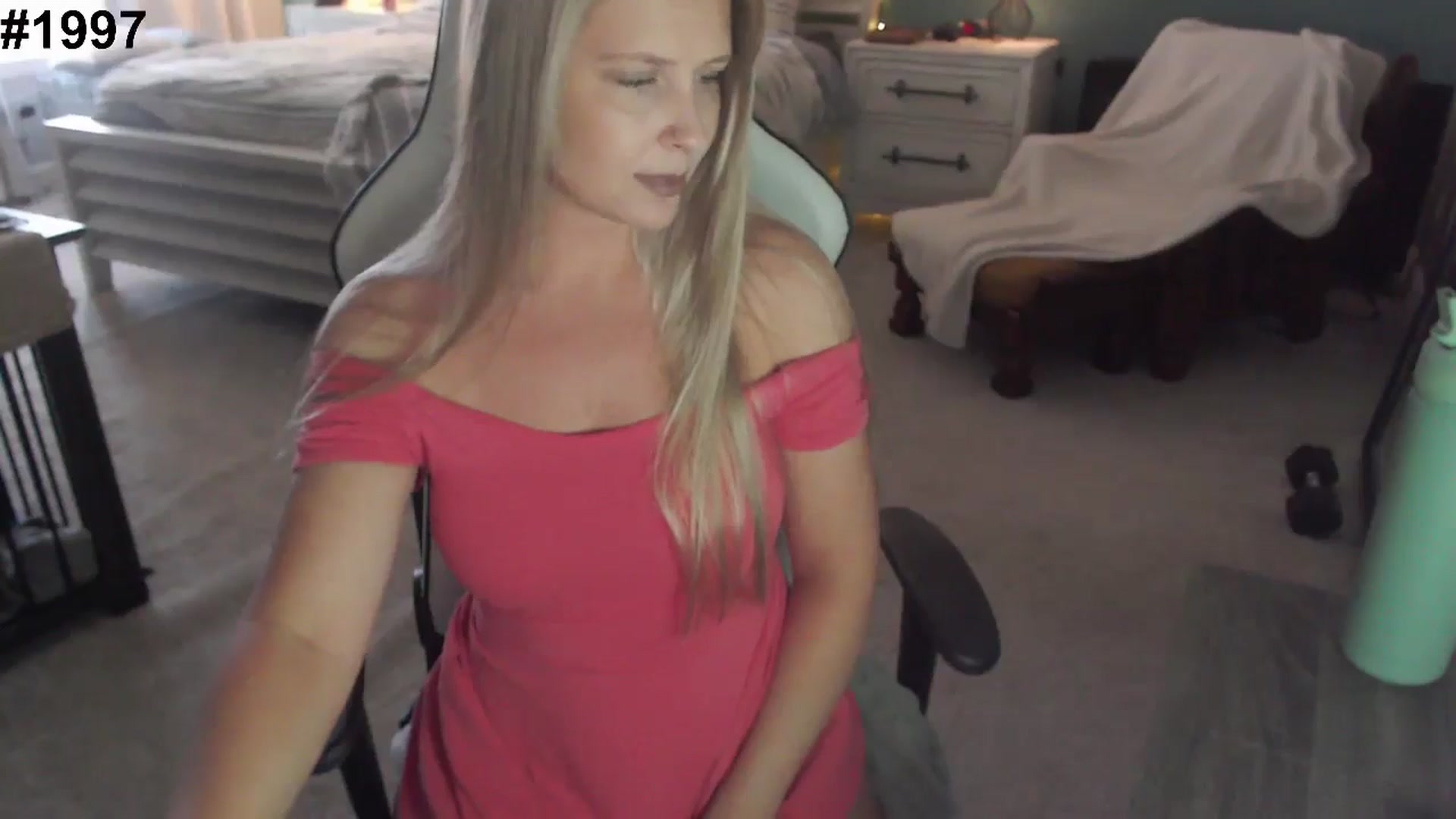 Gallery image thumbnail from GamerGirl's myfreecams stream on, 11/25/2024, 17:01 image 14 of 20