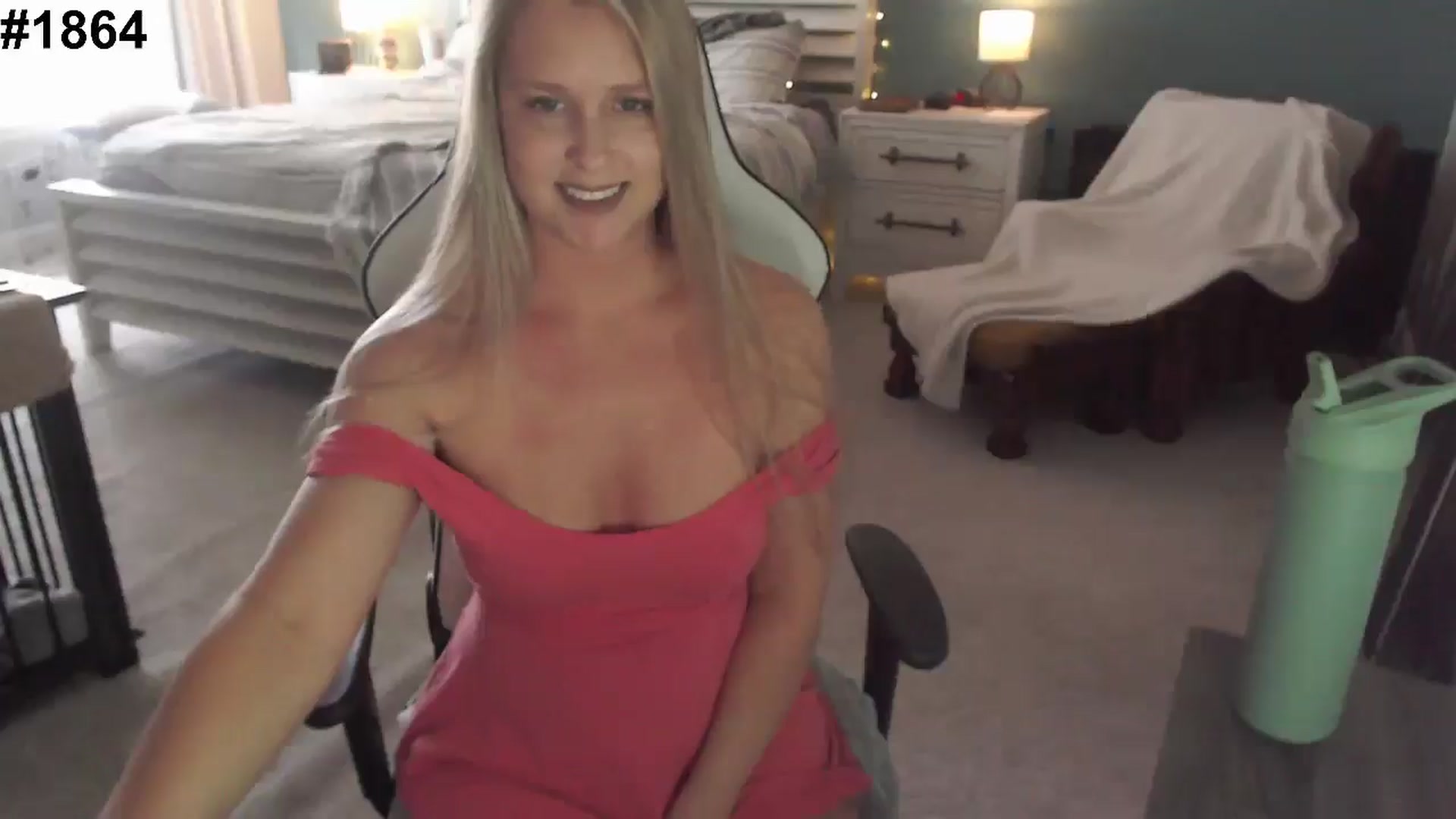 Gallery image thumbnail from GamerGirl's myfreecams stream on, 11/25/2024, 18:00 image 13 of 20