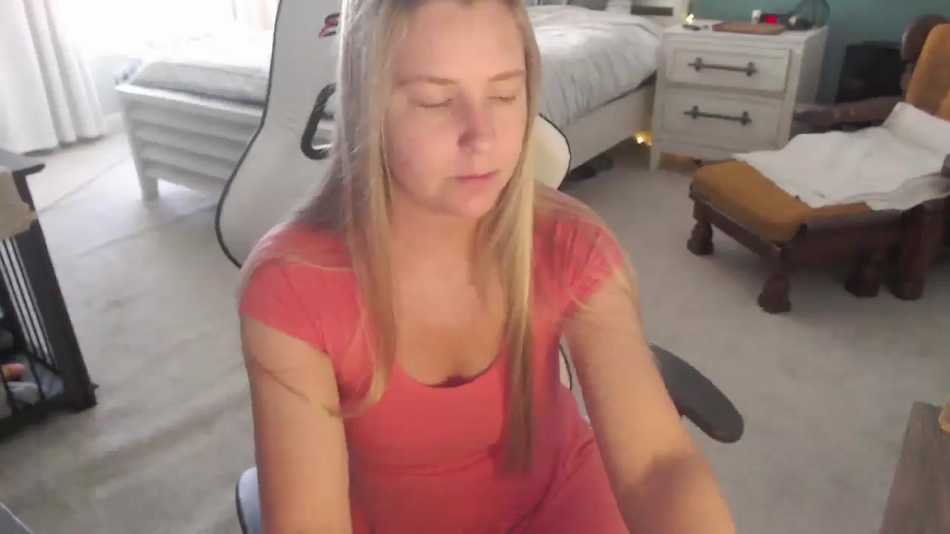 Gallery image thumbnail from GamerGirl's myfreecams stream on, 12/11/2024, 16:02 image 15 of 20