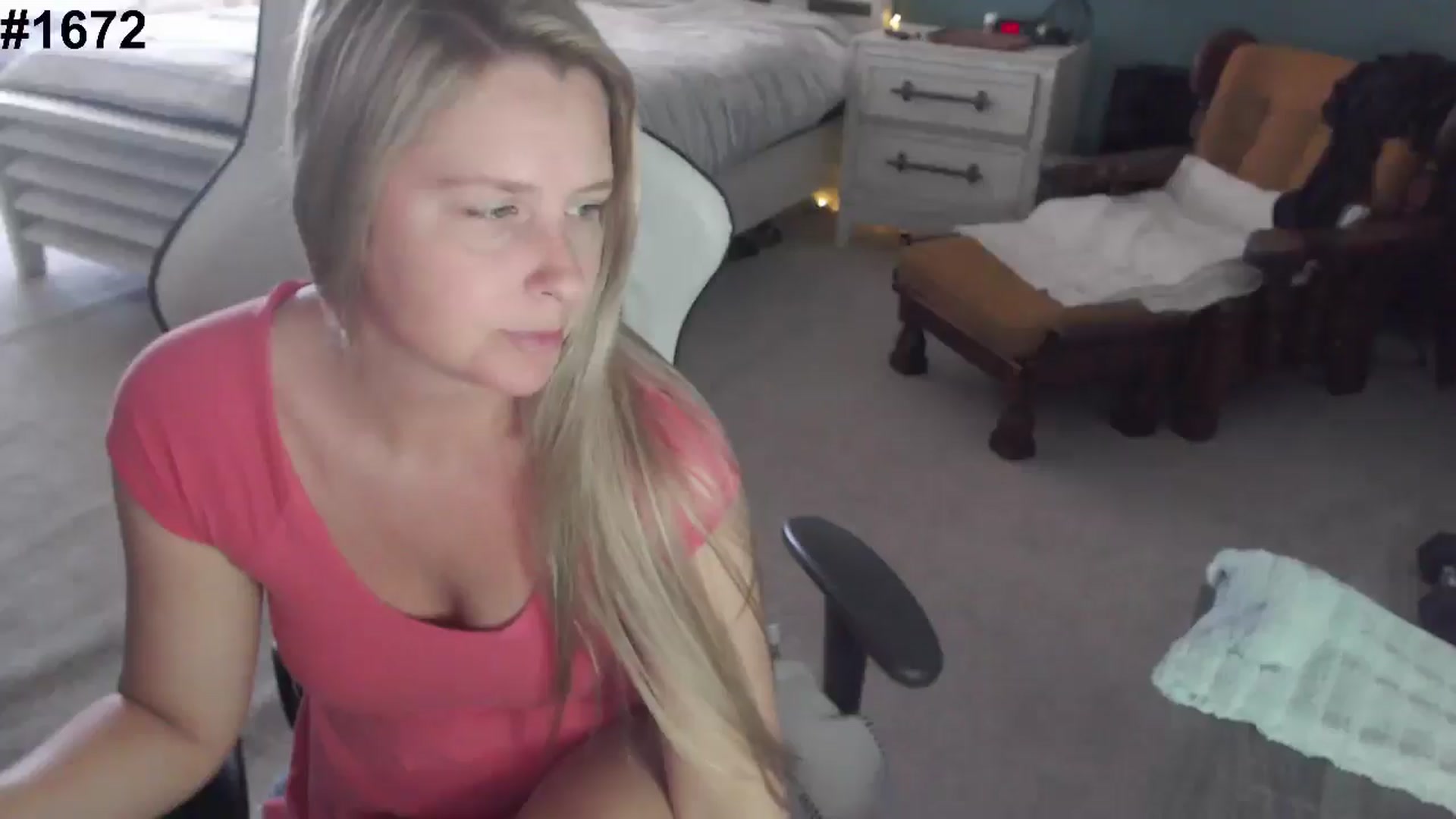 Gallery image thumbnail from GamerGirl's myfreecams stream on, 12/11/2024, 18:50 image 17 of 20