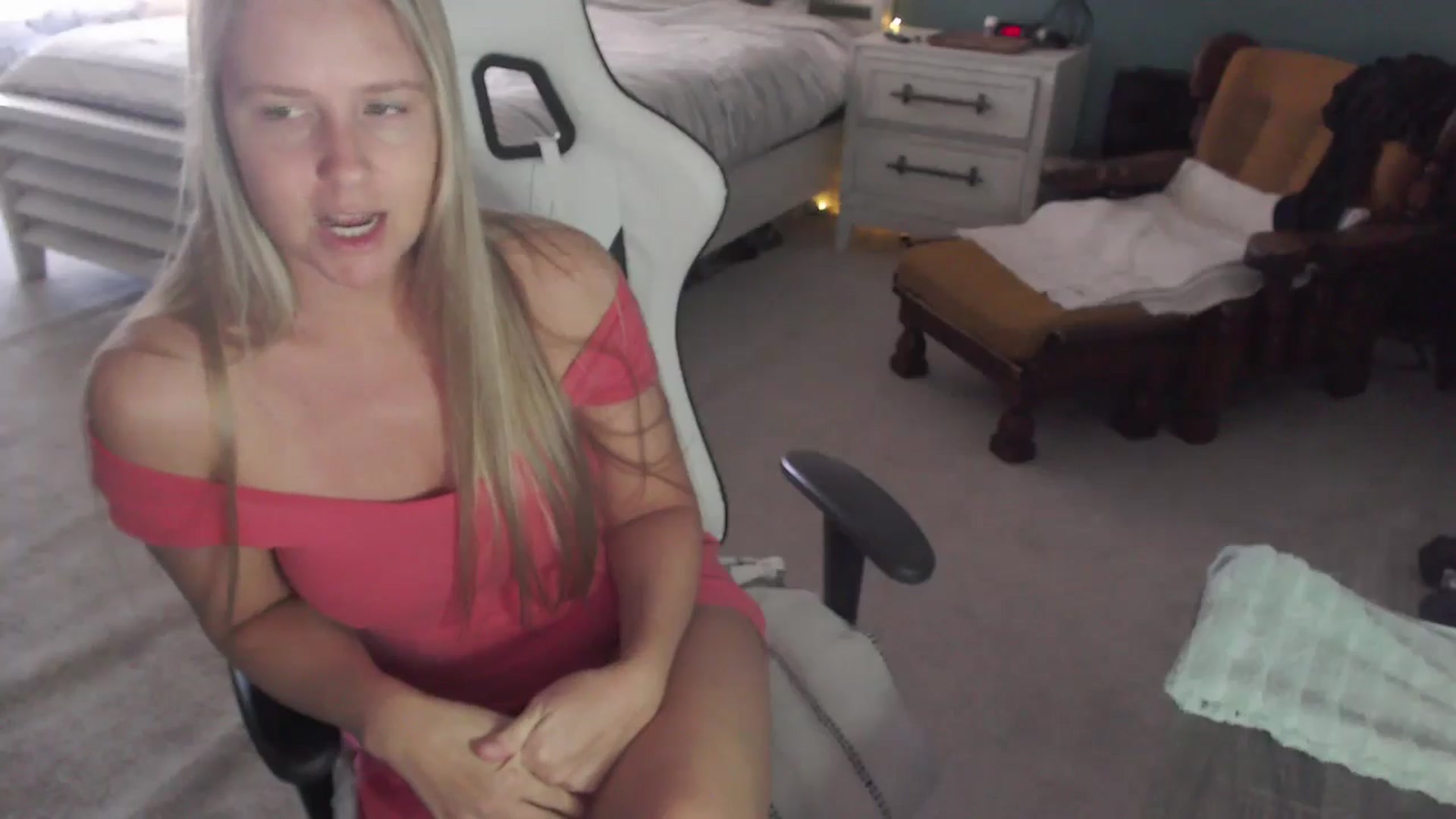 Gallery image thumbnail from GamerGirl's myfreecams stream on, 12/11/2024, 18:50 image 6 of 20