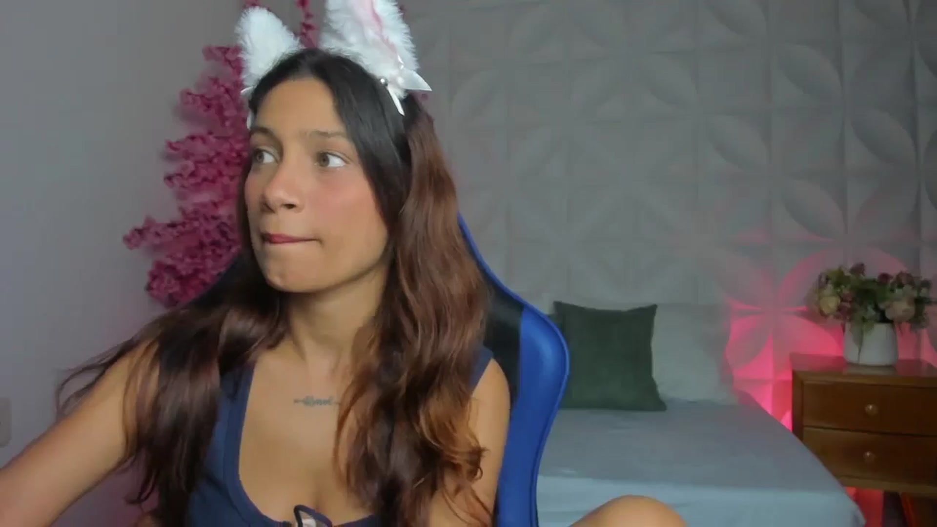 Gallery image thumbnail from Gamora22's myfreecams stream on, 04/13/2026, 14:38 image 11 of 20