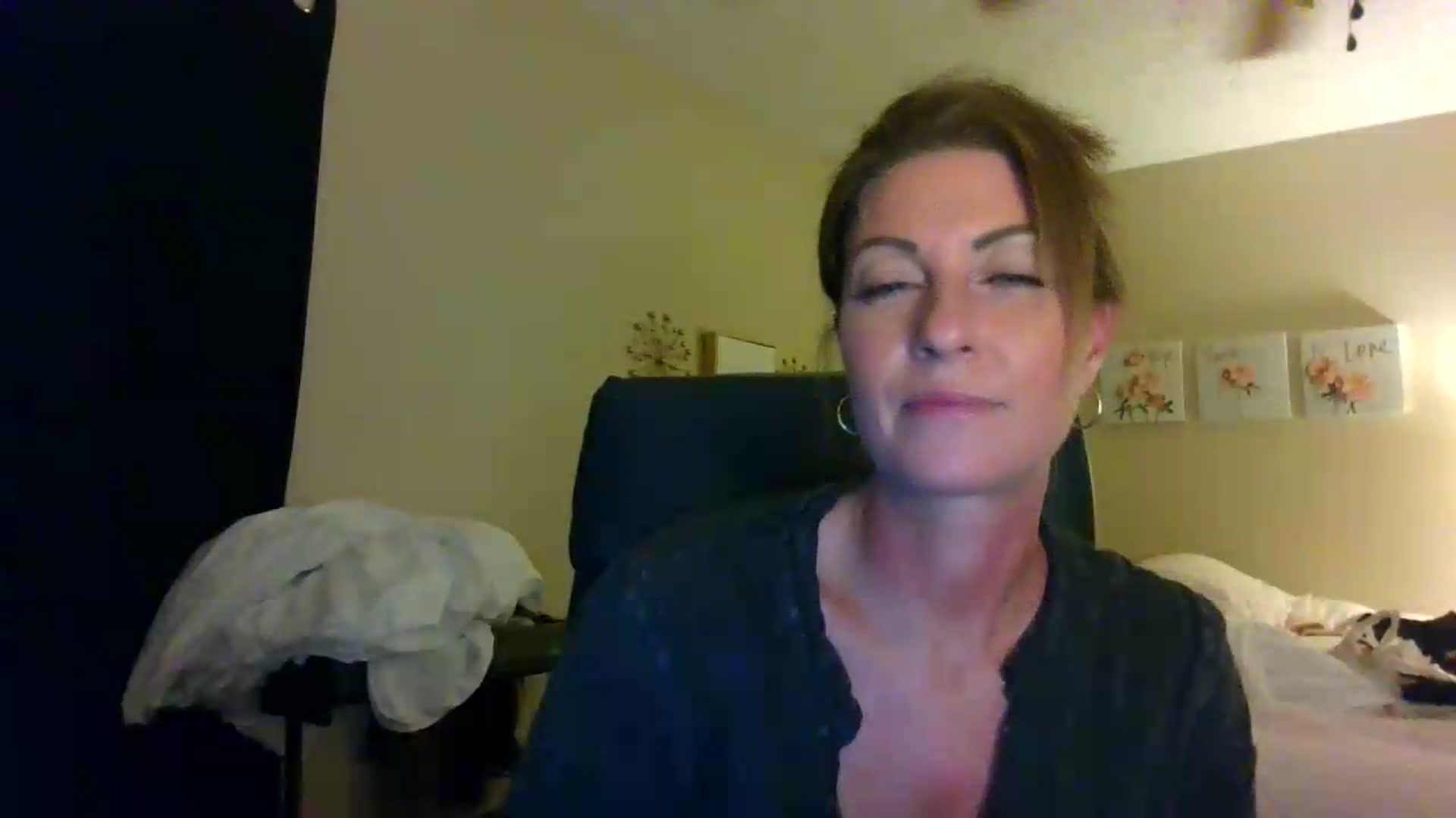 Gallery image thumbnail from Ganjaa_goddess's myfreecams stream on, 09/18/2026, 03:13 image 6 of 20