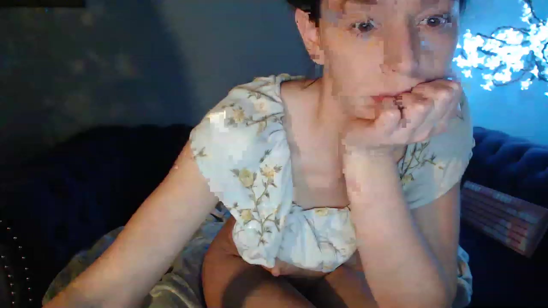 Gallery image thumbnail from GardenGirl's myfreecams stream on, 05/25/2023, 08:29 image 13 of 20