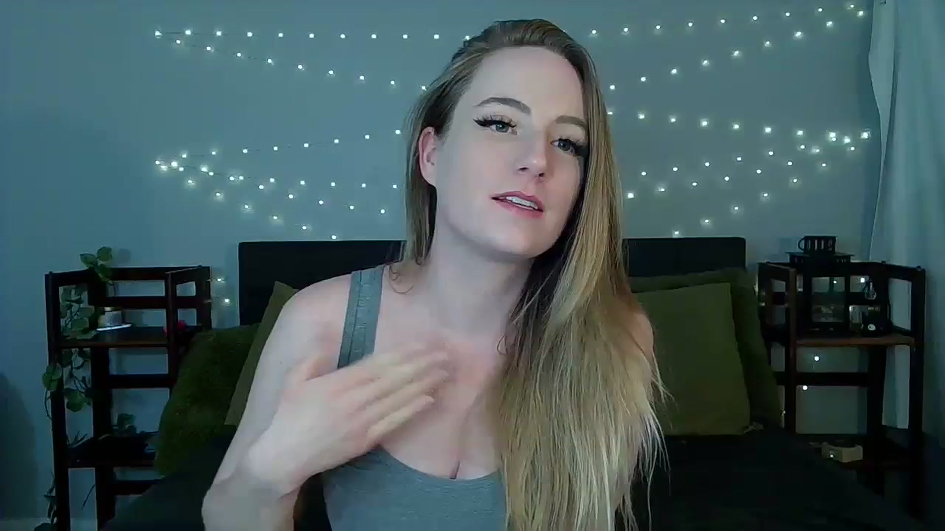 Gallery image thumbnail from Gardengirl69's myfreecams stream on, 12/27/2023, 03:03 image 1 of 20